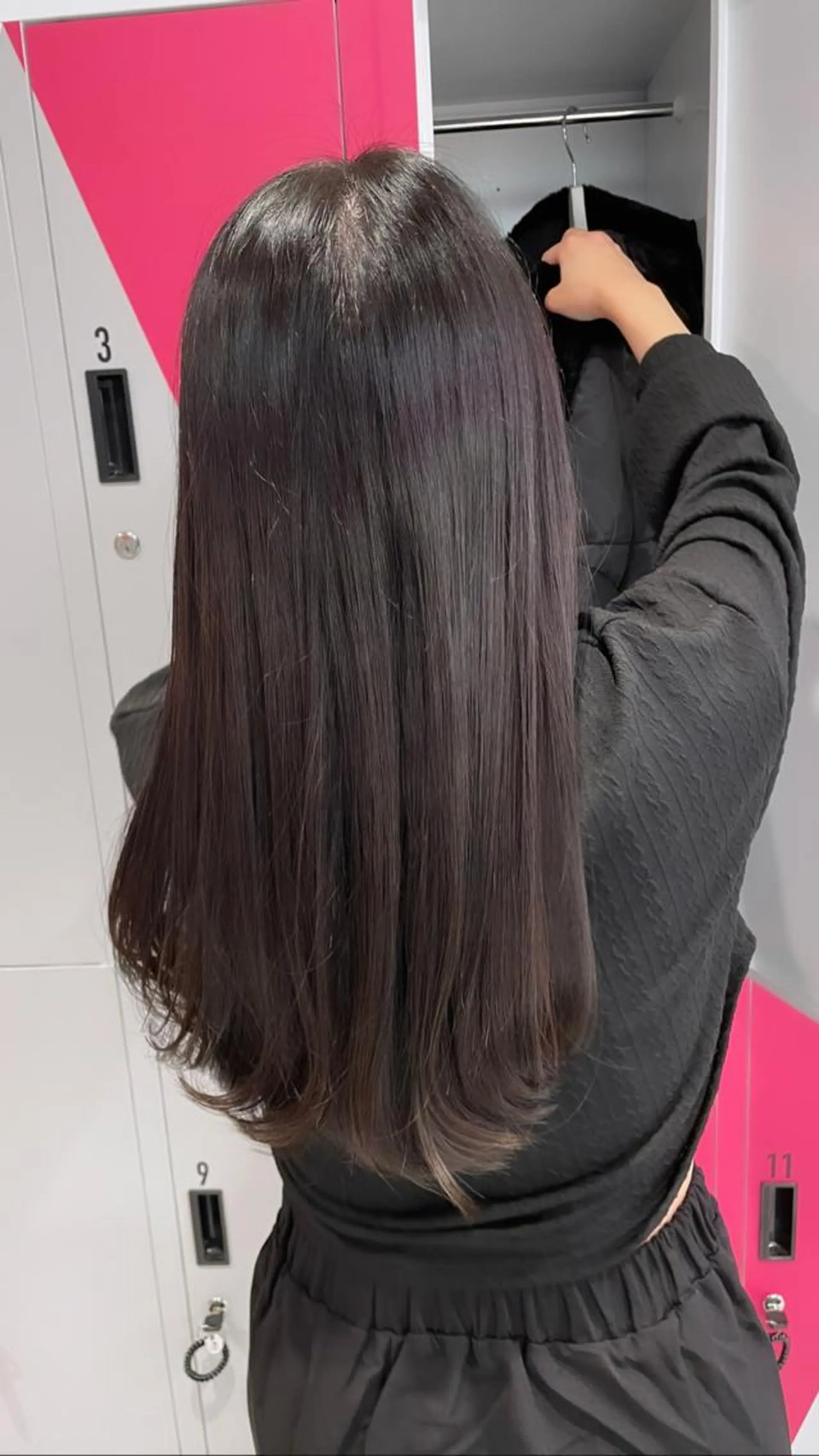 ロング カラー 黒髪 ブルーカラー ブルーブラック 透明感カラー グレージュ パーソナルカラー 藤本夢のヘアスタイル