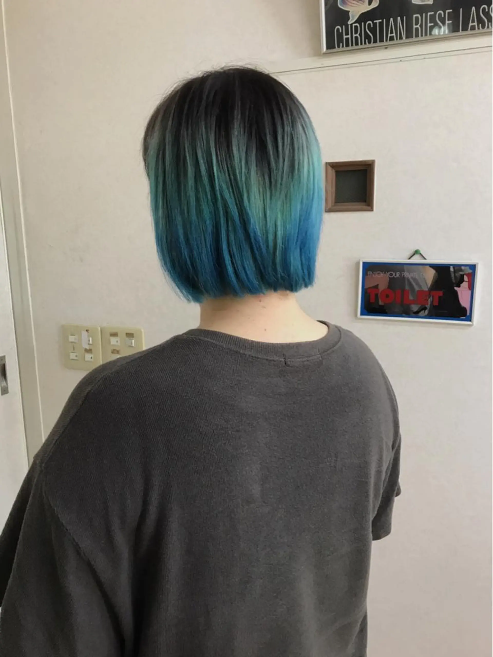 ショート カラー ヘアアレンジ アクアカラー アッシュ ブルーカラー グラデーションカラー ミント ヘアカラー トリートメント BOB所属・三輪 太一のヘアスタイル