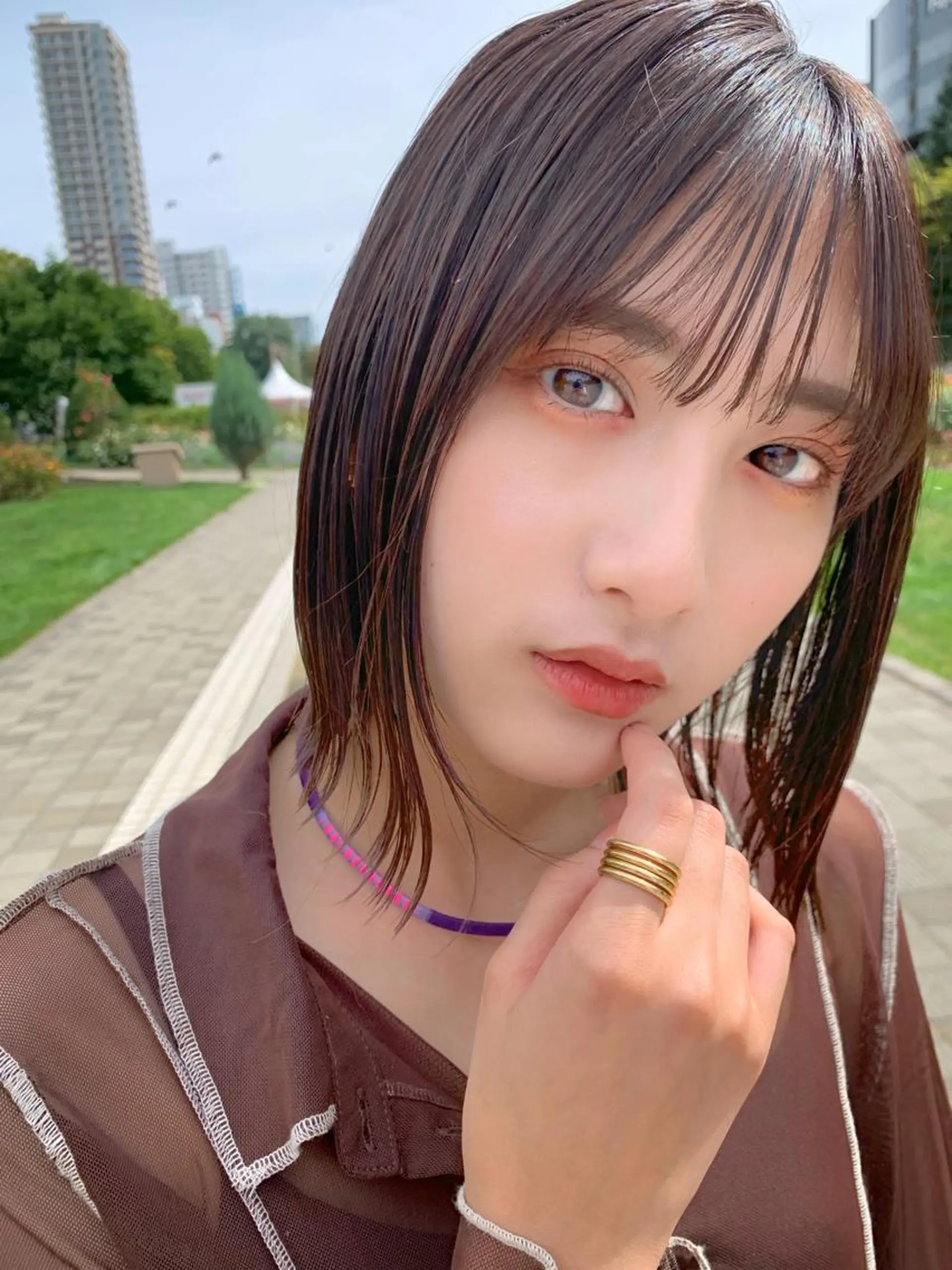 ミディアム カラー パーマ ヘアアレンジ ネイル マツエク・マツパ アイブロウ 前髪パーマ/割れ癖 /レイヤー/駅近のヘアスタイル