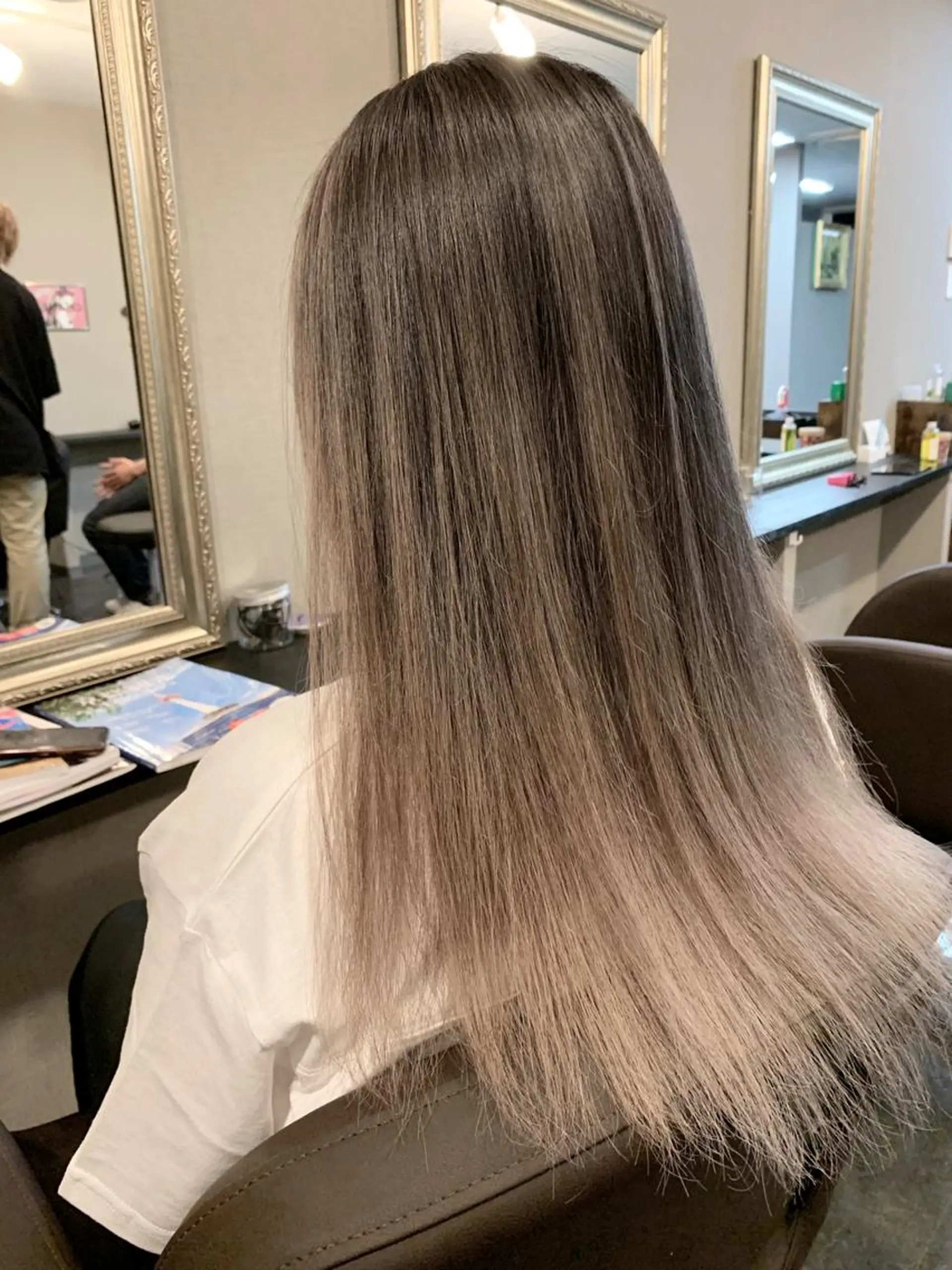 ロング レイヤーカット ヘアカラー Selene hair OSAKAのヘアスタイル