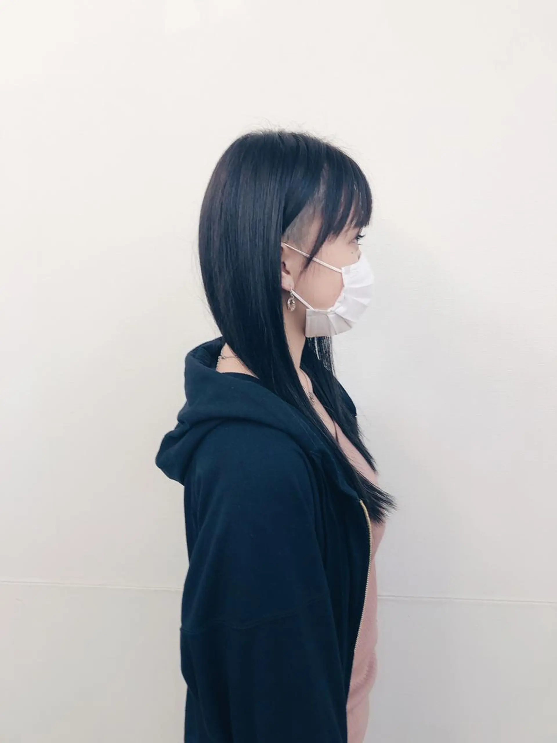 ロング エクステ ロング 刈り上げ カット ヘアカラー トリートメント エクステ 崎山 瑠依のヘアスタイル