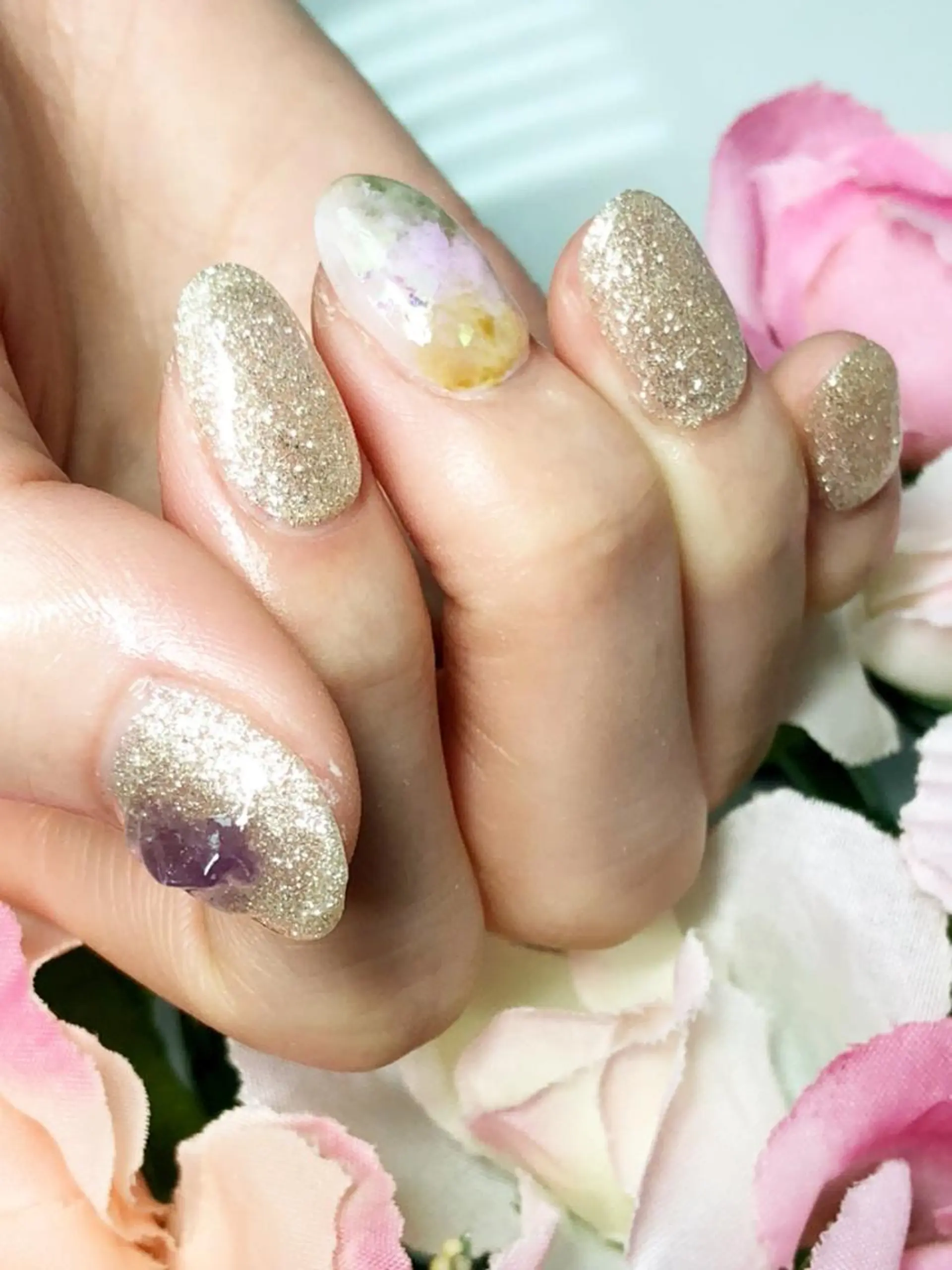ミディアム カラー ネイル カジュアル グリーン ラメ(グリッター) シンプルネイル ハンドネイル CITRAtotal beautyのネイルデザイン