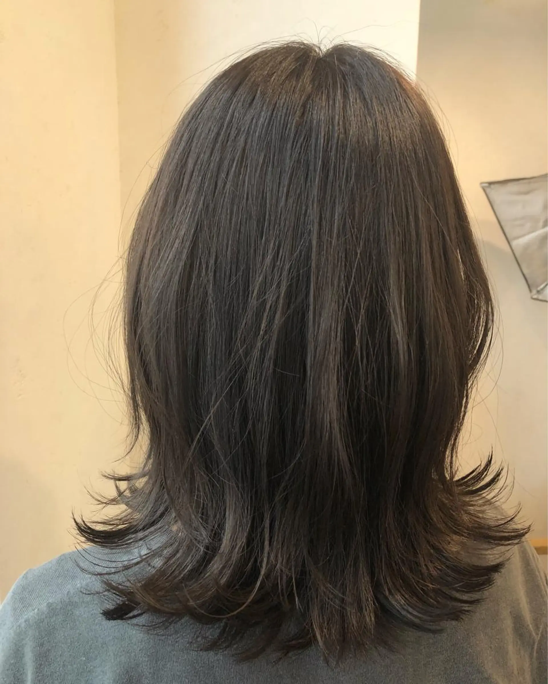 ミディアム カラー グレージュ TOWA 野村　コウダイのヘアスタイル