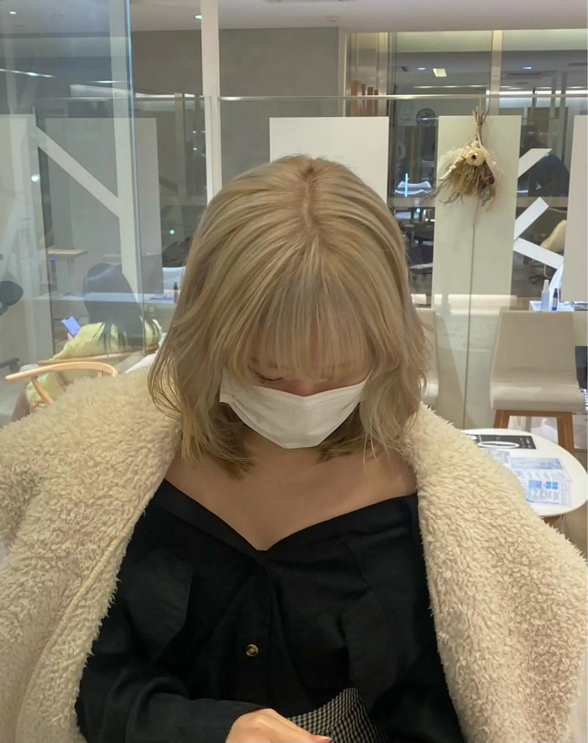 ロング カラー ブロンド ホワイトブロンド 松永 わかなのヘアスタイル