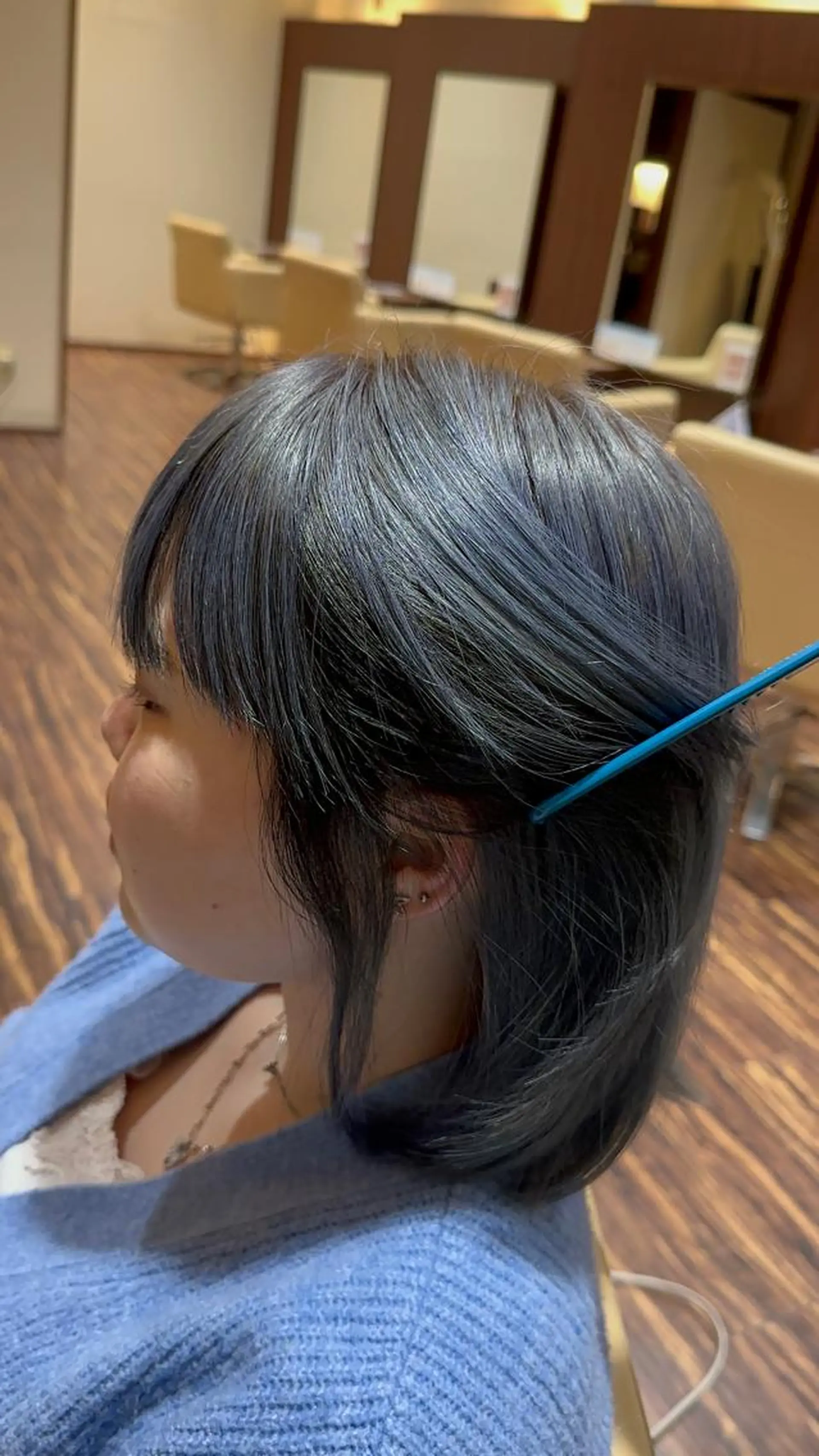 ミディアム カラー 黒髪 ブルーカラー 金丸 尚五のヘアスタイル