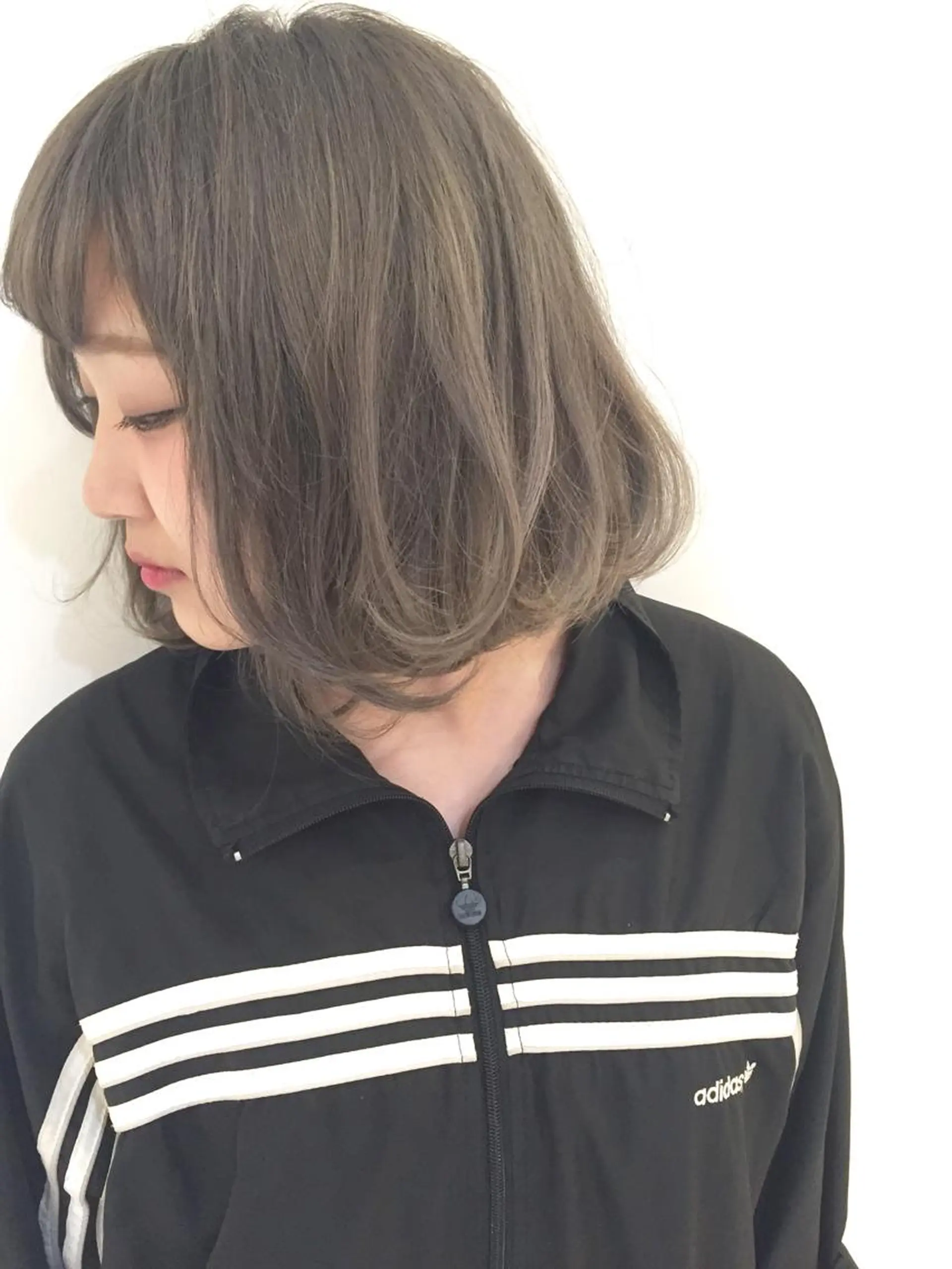 ショート カラー グレージュ ボブ ラフィスヘアードープ所属・[外国人風カラー] 田中健太のヘアスタイル