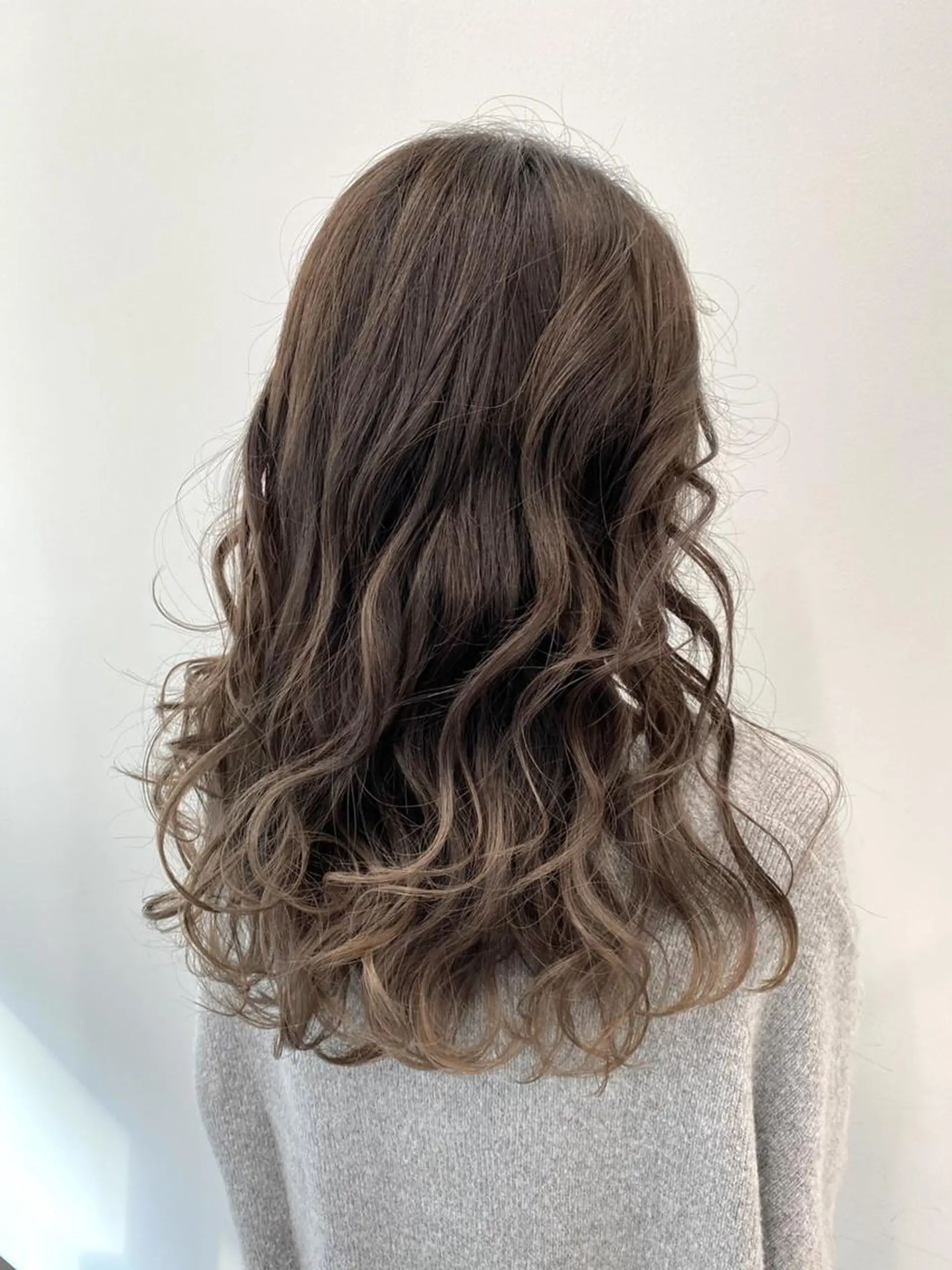 ロング カラー パーマ 公式 Ease by amble luxeのヘアスタイル