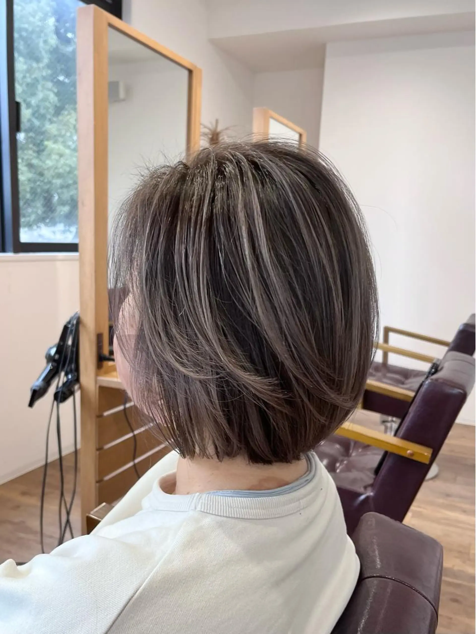 ショート カラー アッシュ アッシュグレー アッシュグレージュ バレイヤージュ ブリーチ ヘアカラー KIZU 髪質改善 オカルト怪談のヘアスタイル