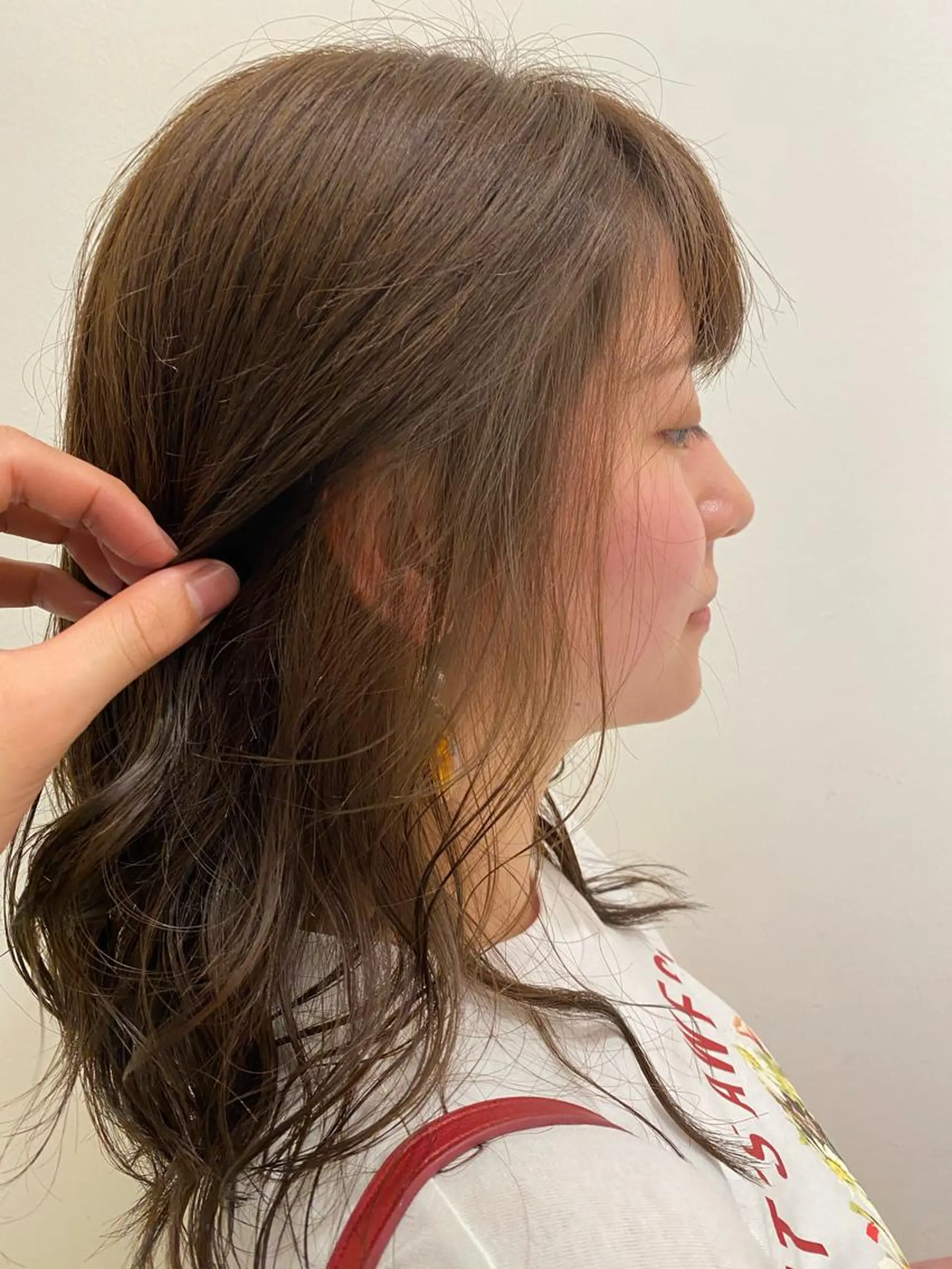 セミロング カラー ベージュカラー ミルクティーベージュ chobii表参道所属・吉田 光佑のヘアスタイル