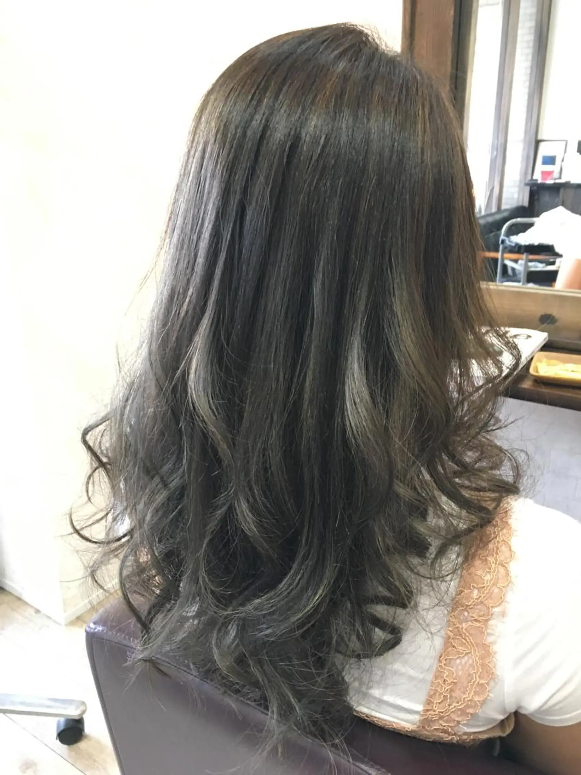 セミロング アッシュ アッシュグレー ヘアカラー BELCHIC所属・松本 亮のヘアスタイル