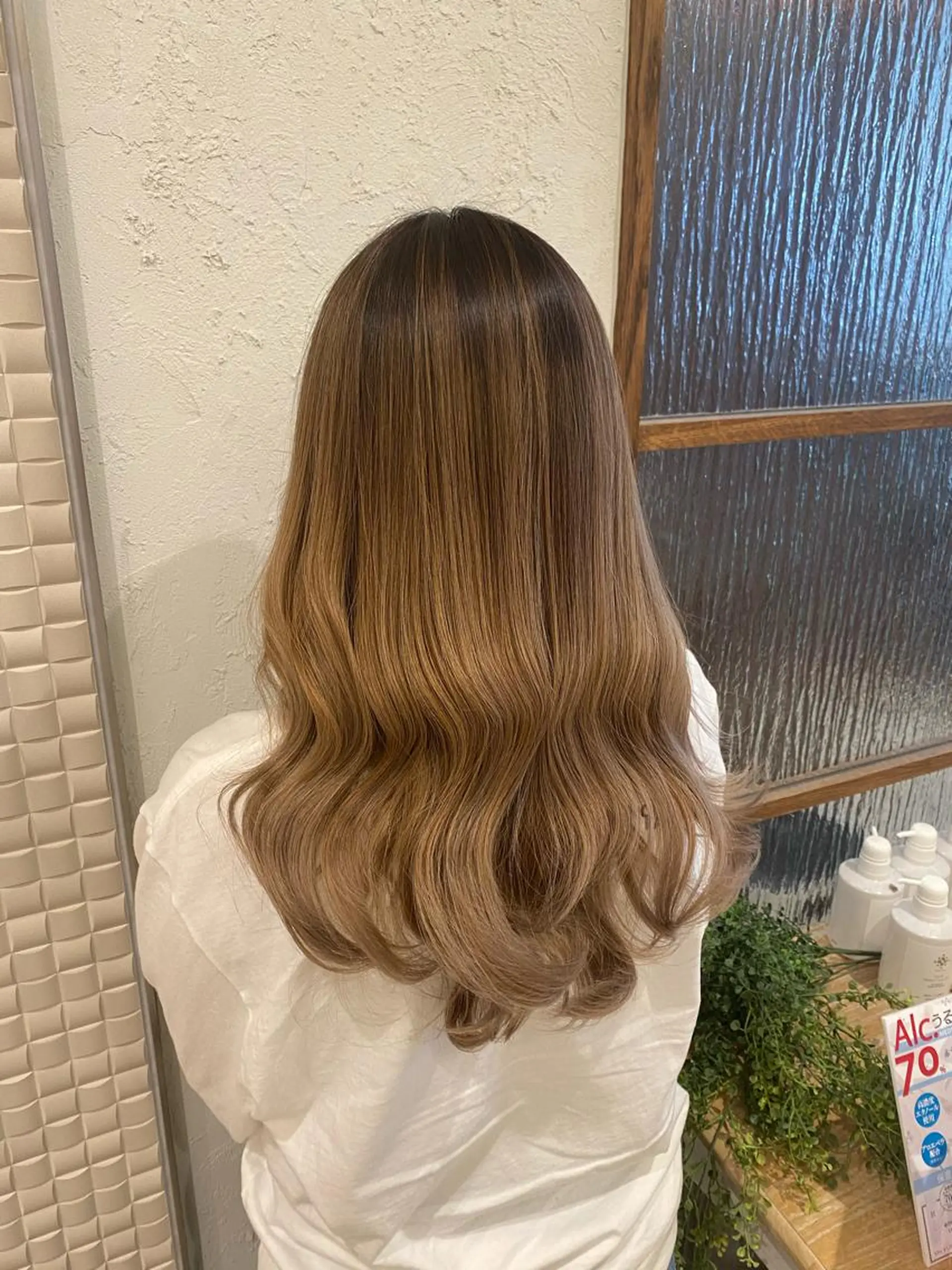 セミロング カラー ハイライトカラー ハイライト 新宿スペインカール ヨモギダのヘアスタイル