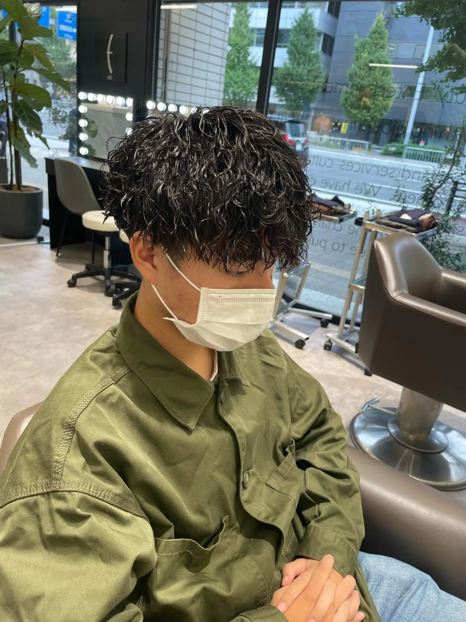 ショート パーマ メンズ メンズブリーチ メンズハイライト メンズメッシュ メンズパーマ メンズツイストパーマ カット パーマ メンズ特化店長✨ 9/13空◎岡本一真のヘアスタイル
