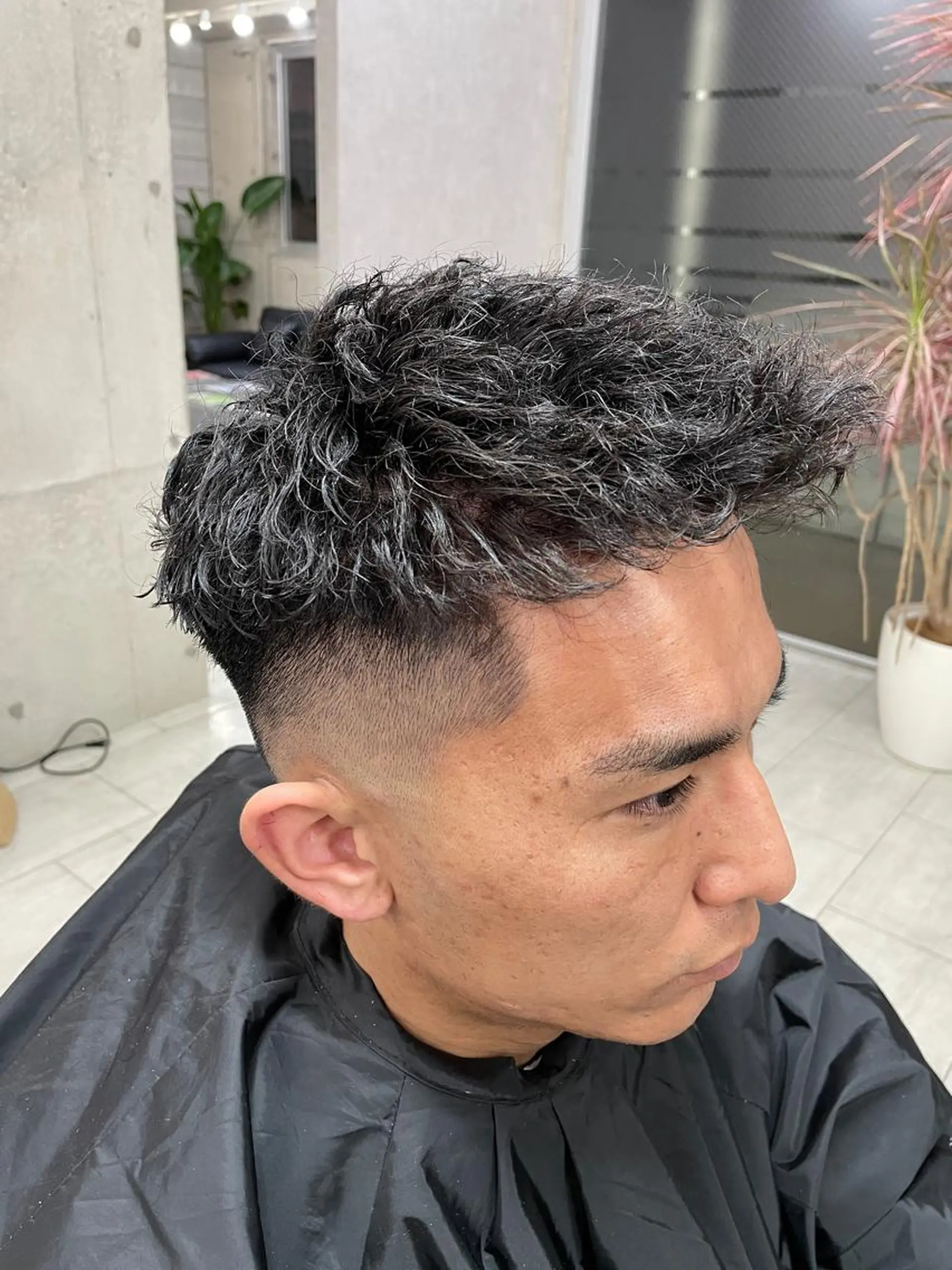 パーマ メンズ Kvell&Co.所属・ハイトーン カラーのヘアスタイル