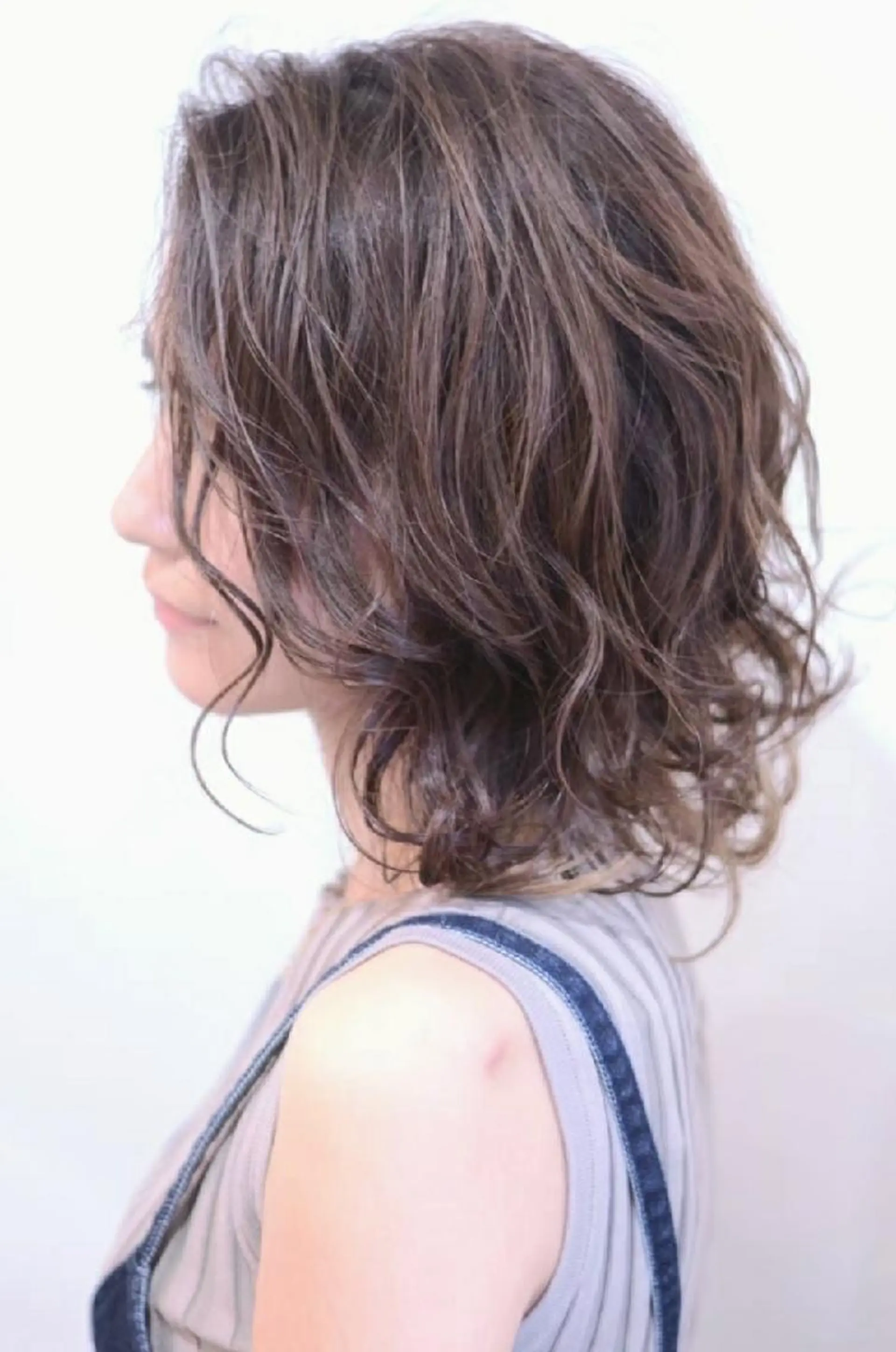 ミディアム カラー パーマ デザイナー Anne アンのヘアスタイル
