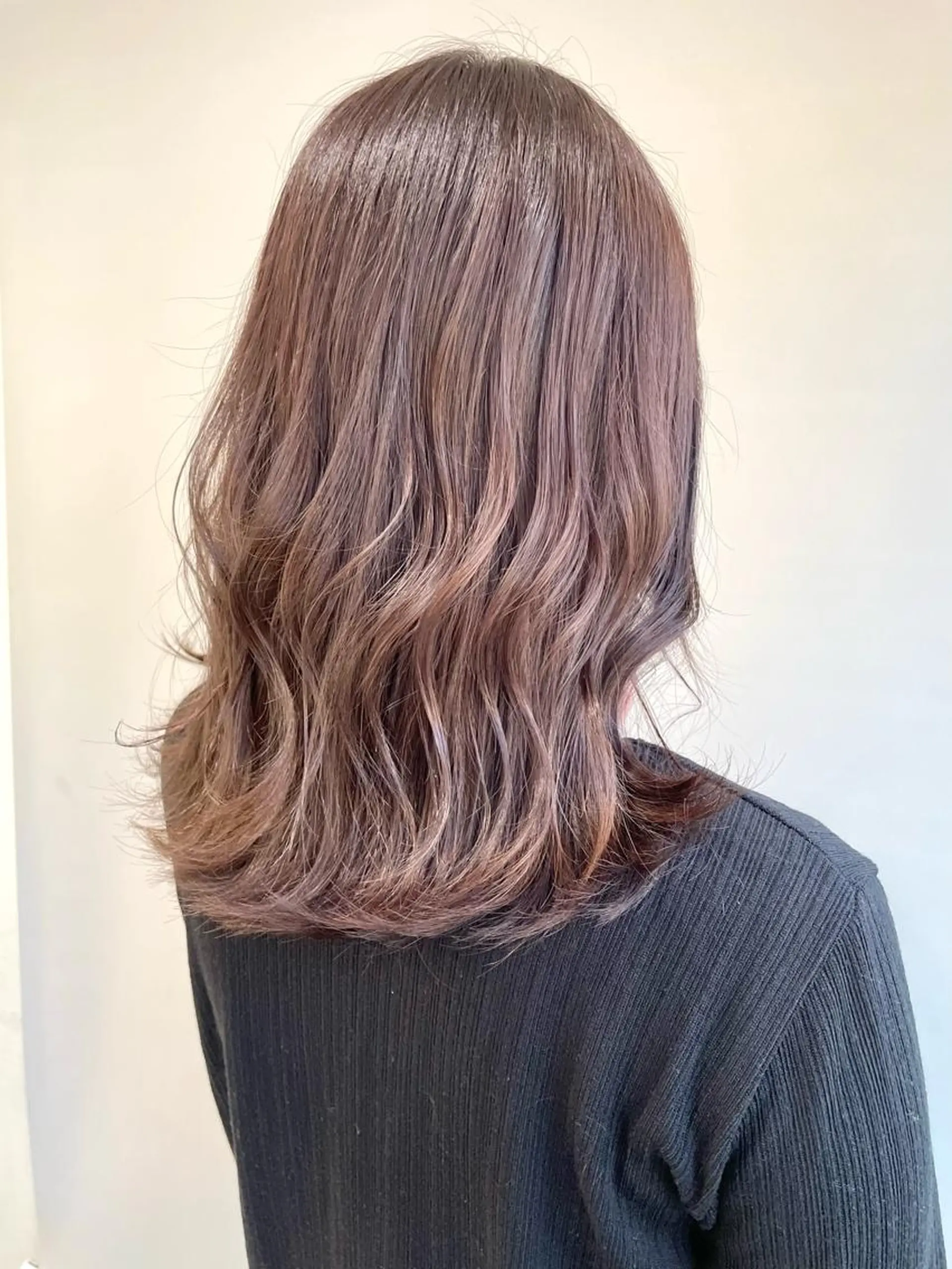 セミロング カラー 壽真央 /ブリーチカラーのヘアスタイル