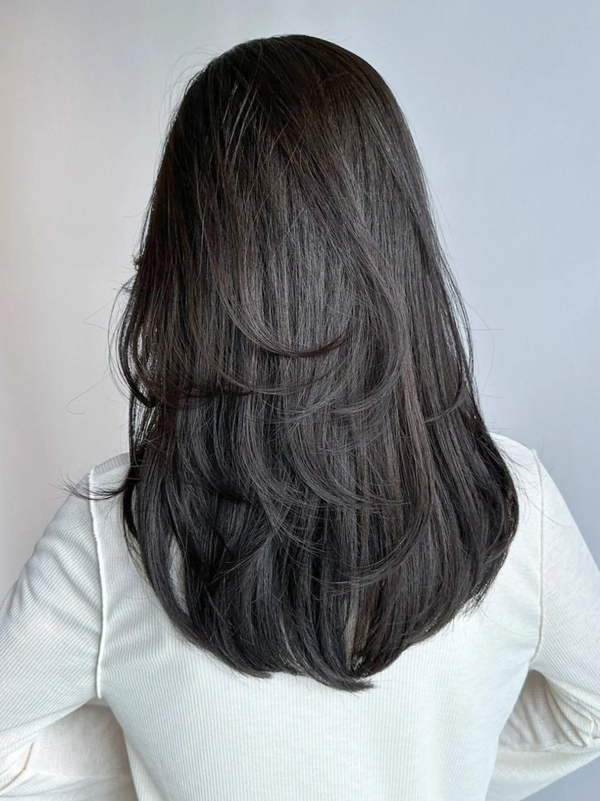 ミディアム カラー パーマ ヘアアレンジ グレージュ ヘーゼル レイヤーカット カット ヘアカラー トリートメント ITbyALBUM 八王子店のヘアスタイル