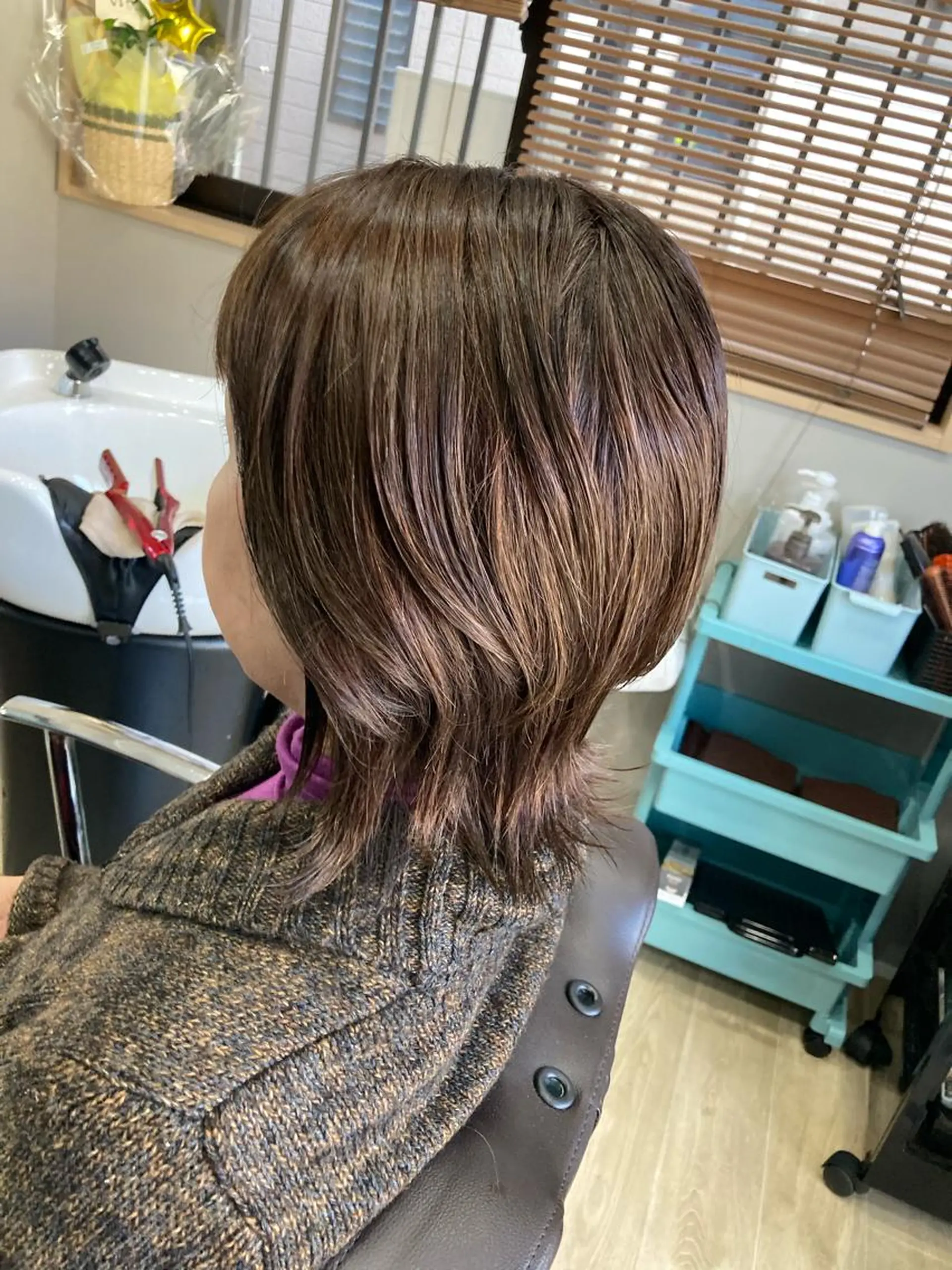 ミディアム ミディアムレイヤー レイヤーカット ヘアカラー Hair room Leaのヘアスタイル