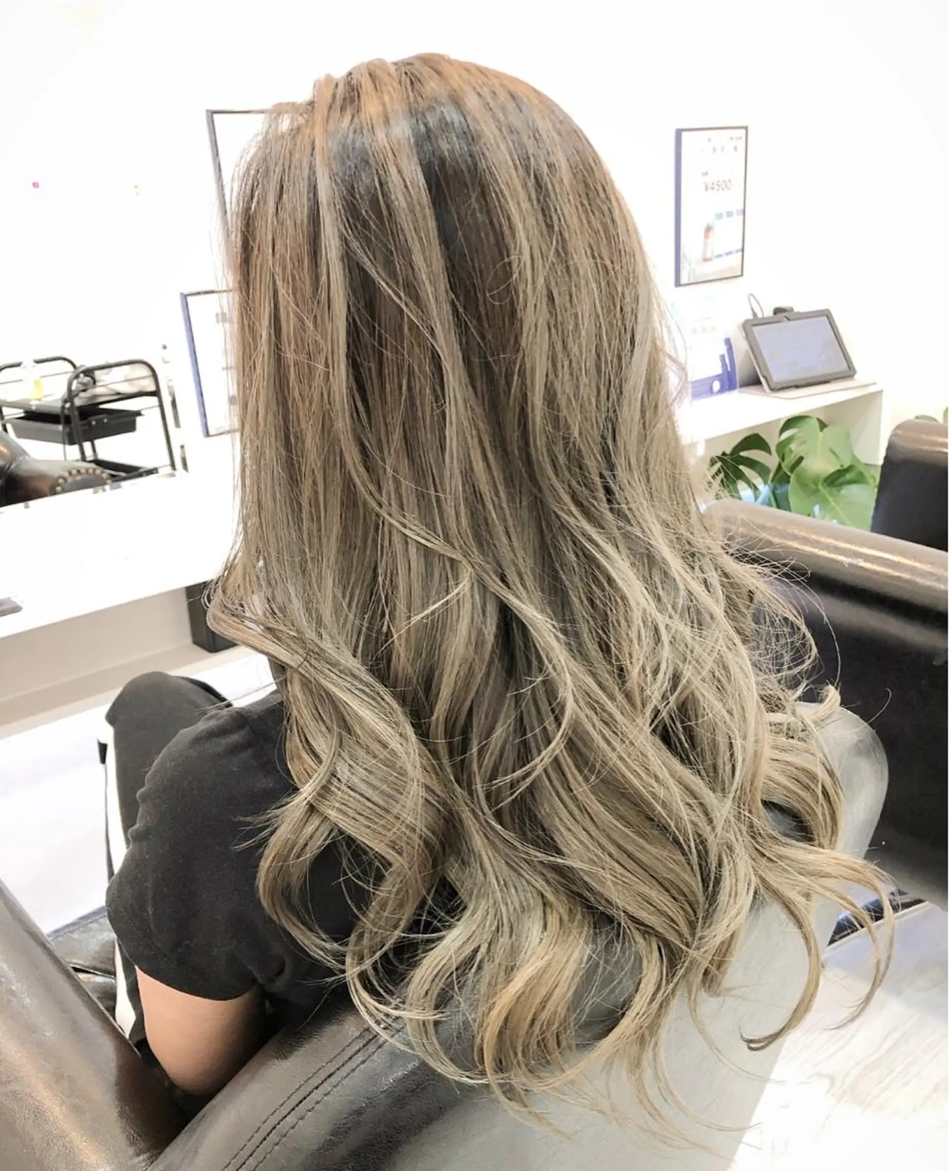 ロング カット ヘアカラー Ready所属・UEKAJI Noriのヘアスタイル