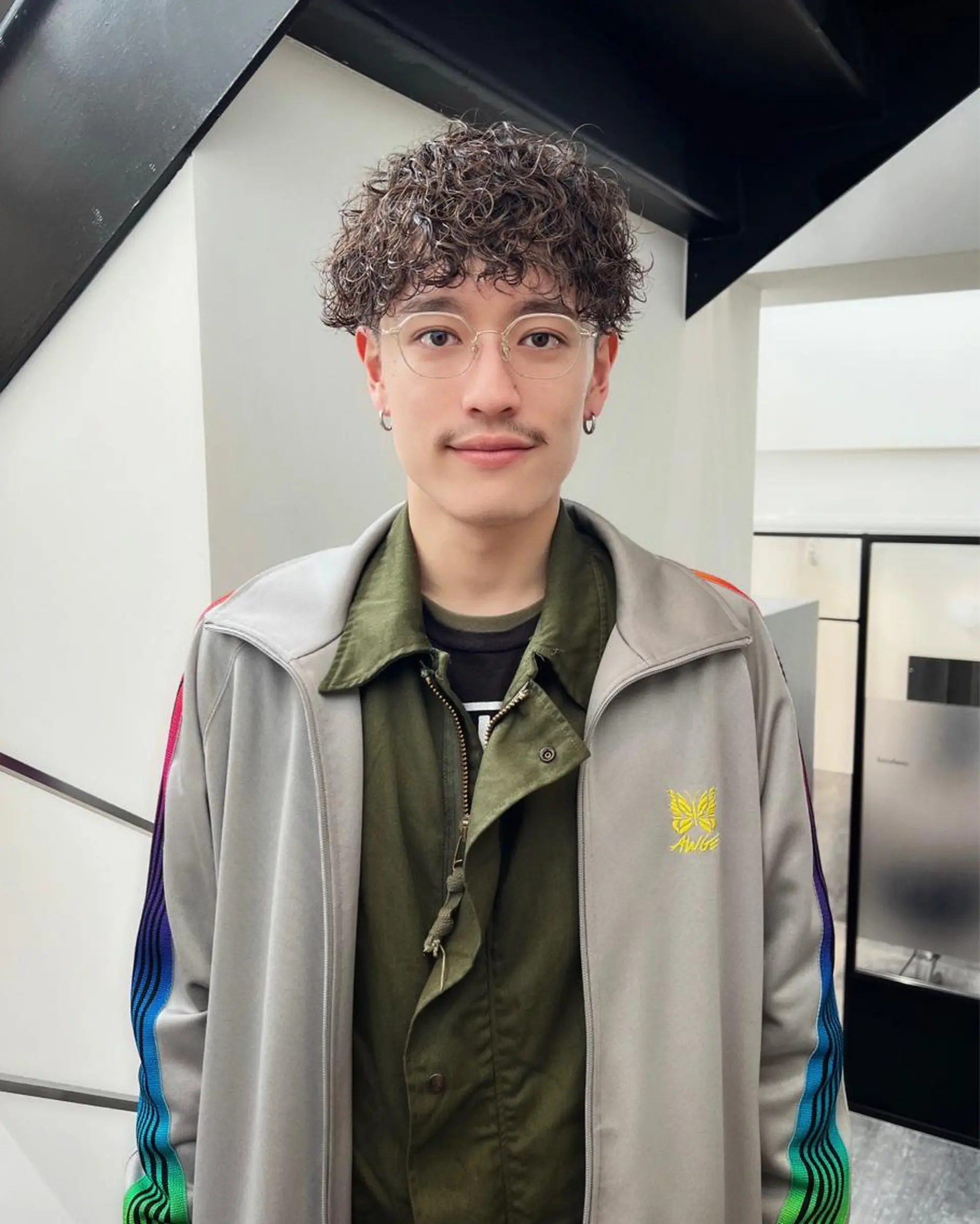 パーマ メンズ メンズパーマ 波巻きパーマ カット パーマ Qin shaire salon 原宿verno店所属・【センターパート】 ETO／江藤翼の眉毛・アイブロウイメージ