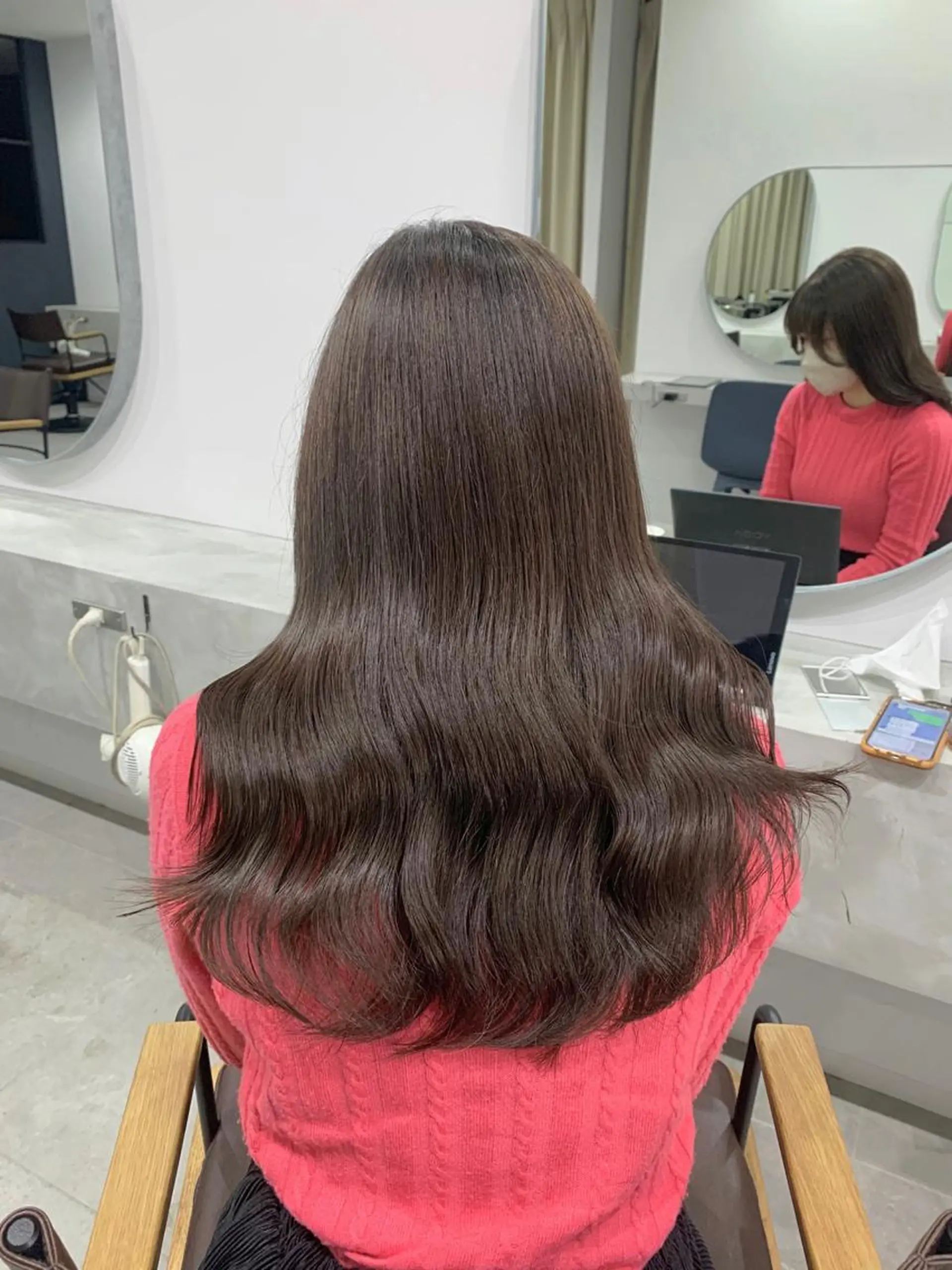 ロング カラー ココアグレージュ グレージュ ヘアカラー トリートメント traceby8所属・traceby8 小濱彰太のヘアスタイル