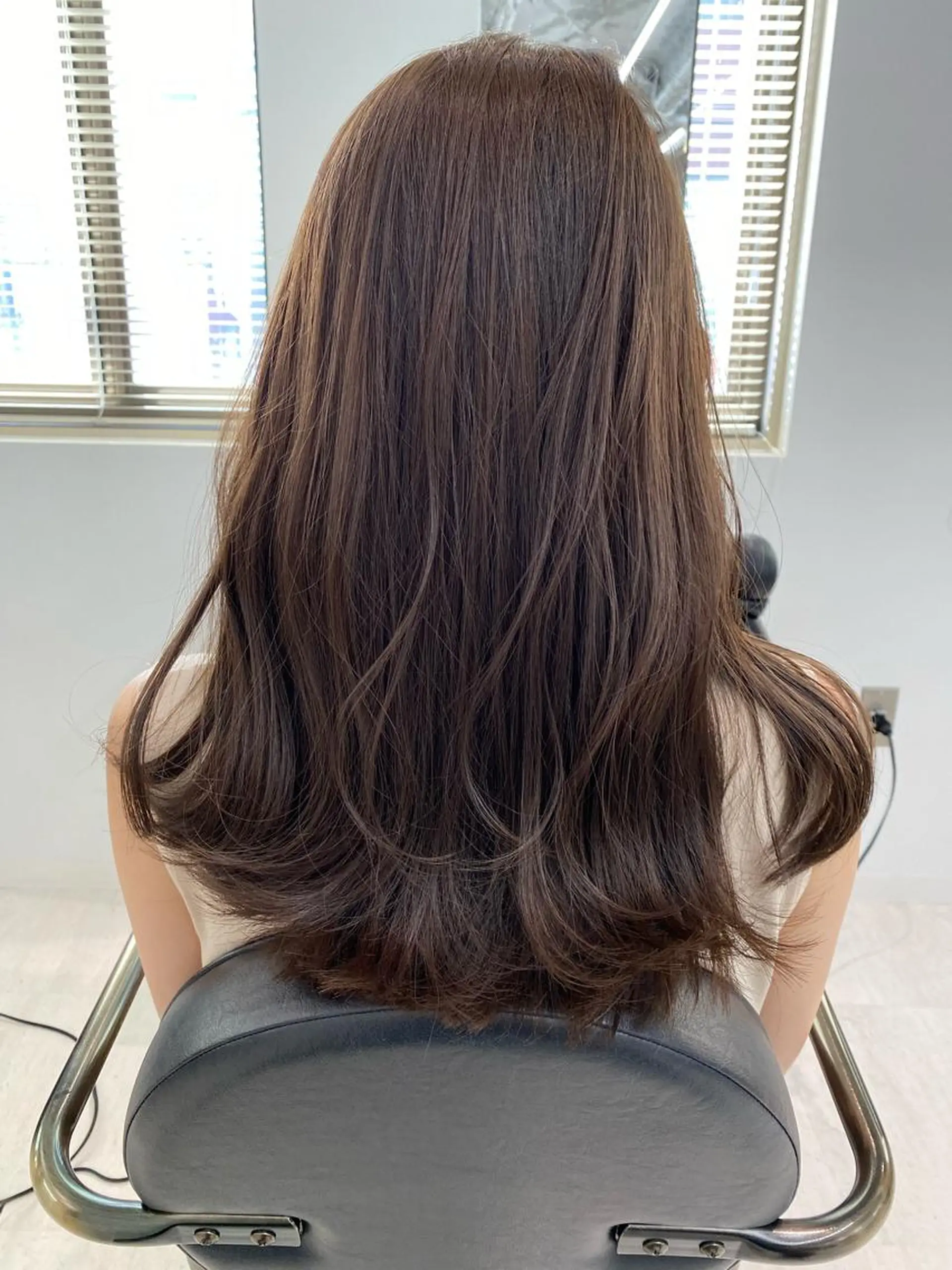 セミロング カラー ベージュカラー ミルクティーベージュ ヘアカラー 仲川 和人のヘアスタイル