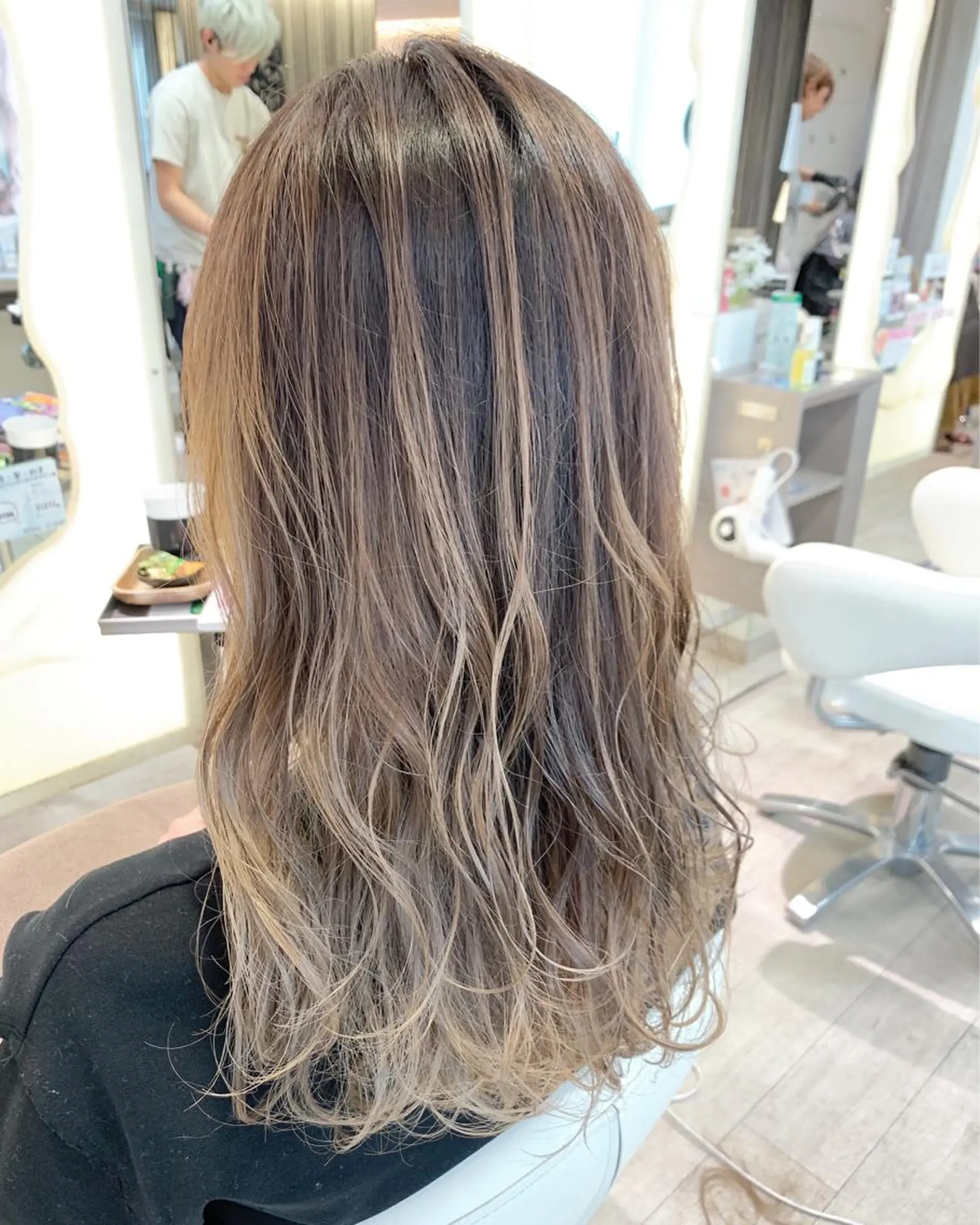 ロング カラー バレイヤージュ レイヤーカット ヘアカラー chiyo yasuのヘアスタイル