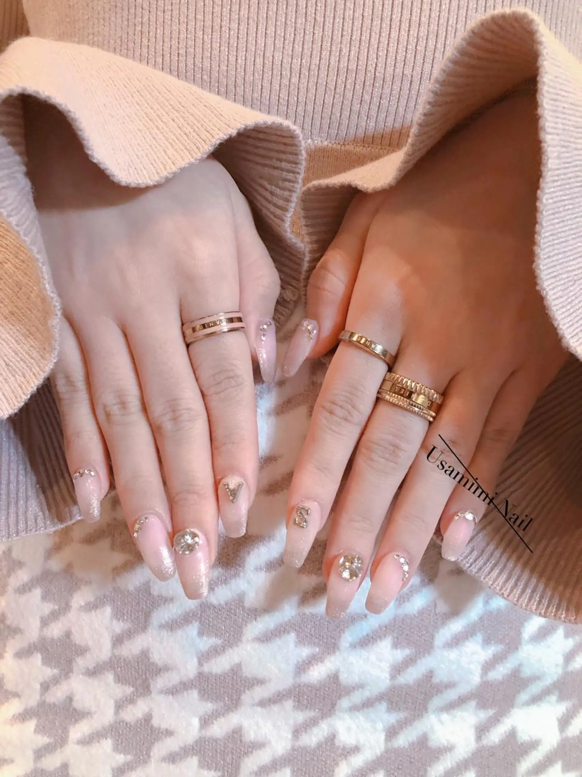 セミロング ネイル 💕🐰うさみみ🐰 💕猫と触れ合い✨のネイルデザイン
