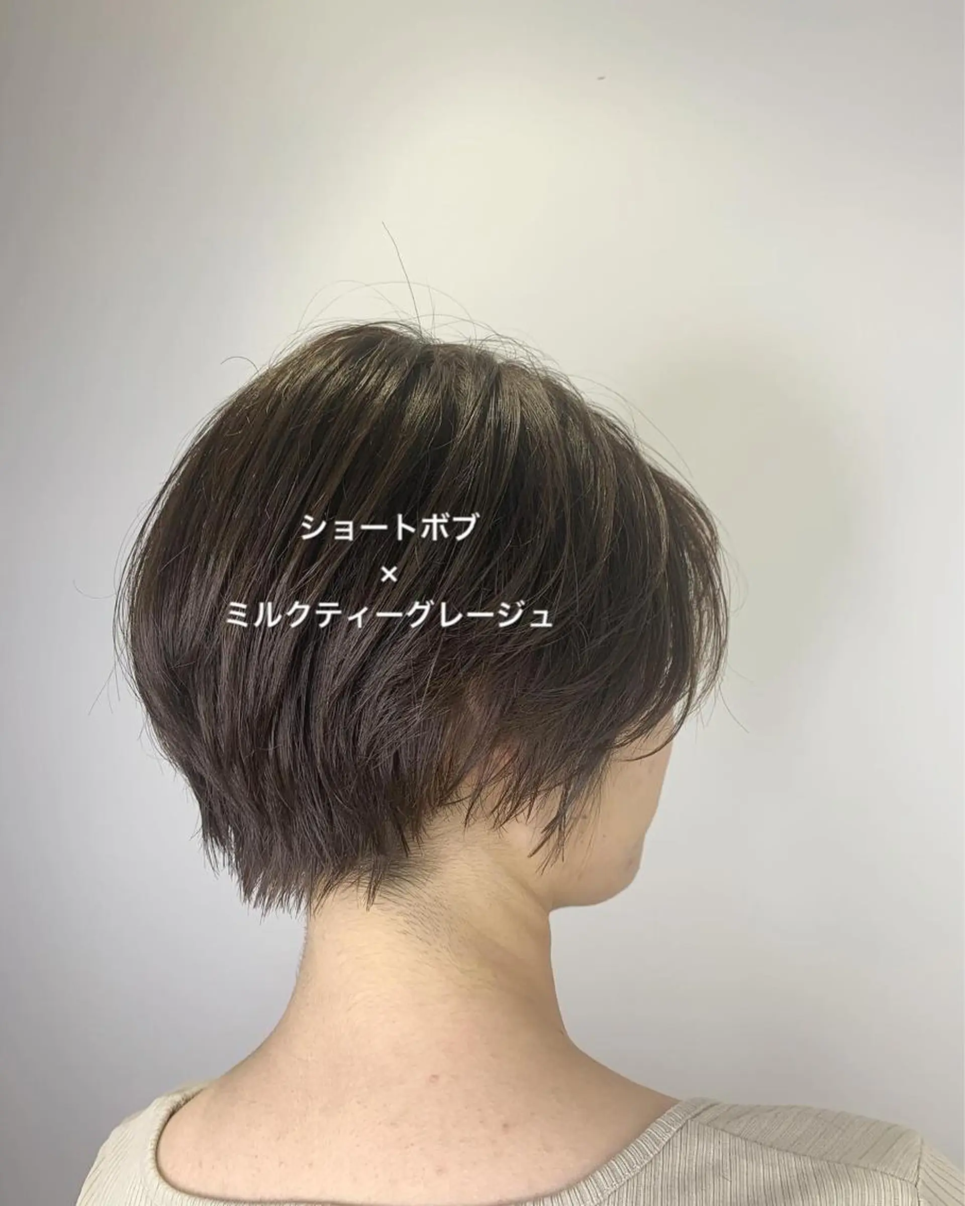 ショート カラー ショートボブ ブリーチ グレージュ ミルクティーグレージュ ブリーチなしカラー SALOWIN神戸三宮店所属・【美髪を叶える】中谷 彰宏（アキ)のヘアスタイル