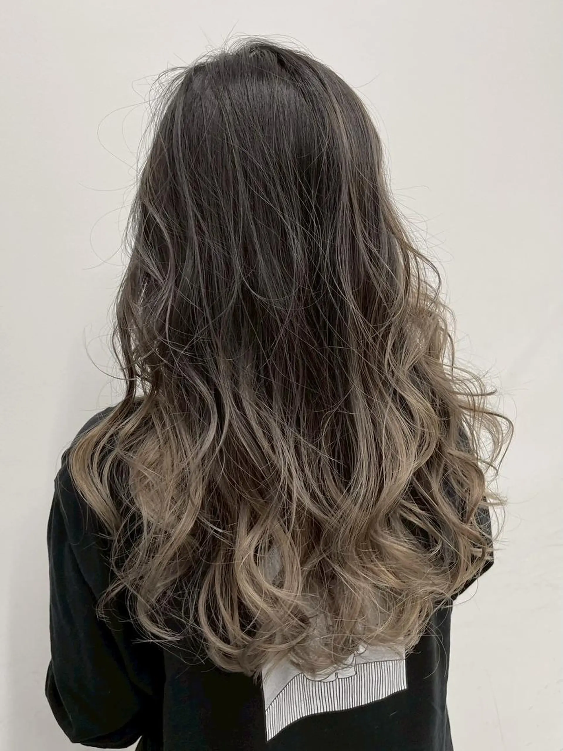 ロング カラー アディクシーカラー アッシュ ブルーカラー ダークアッシュ グレージュ 【公式】amble luxe池袋東口💛のヘアスタイル
