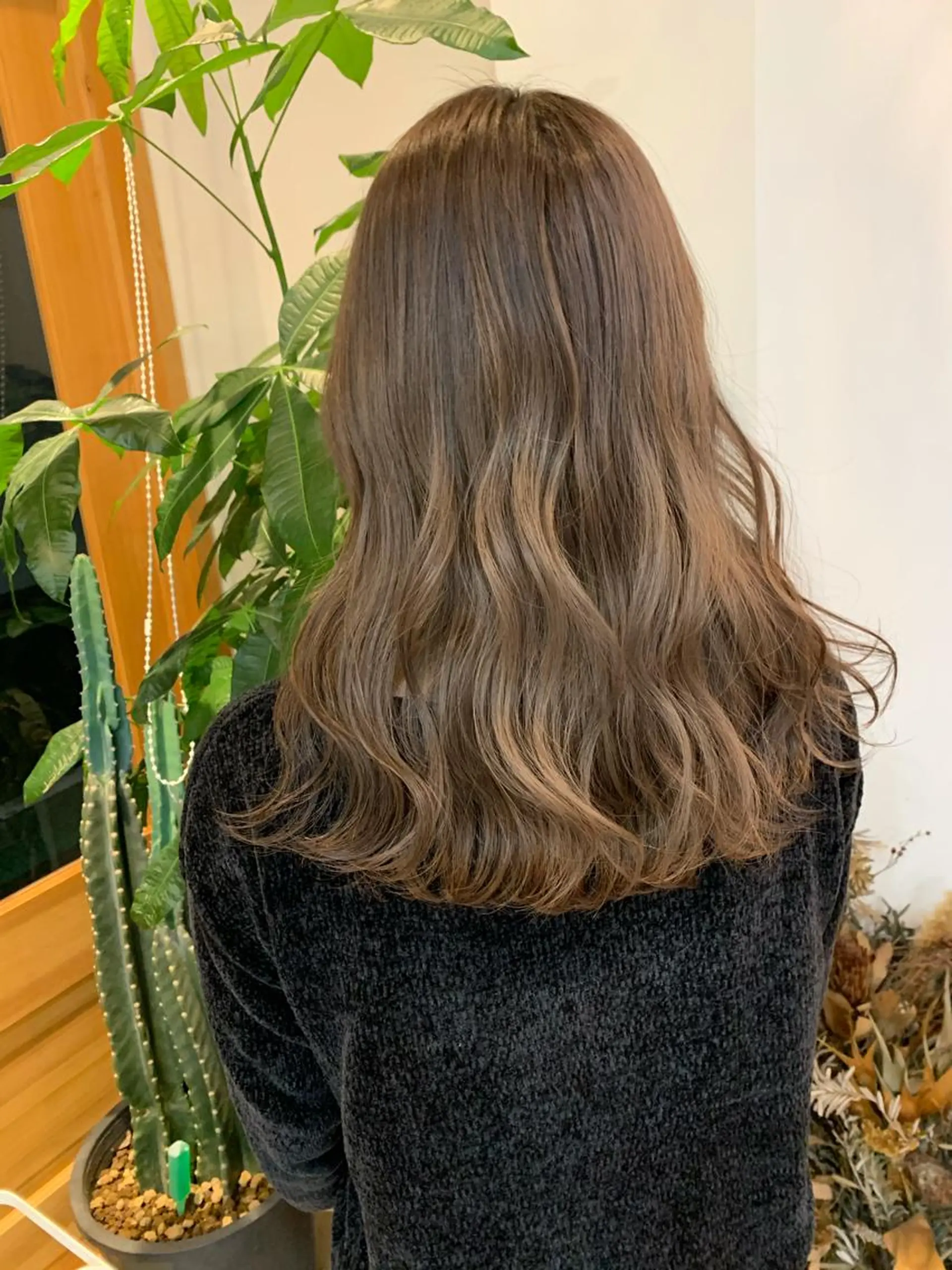 セミロング カラー ベージュカラー ブリーチ ミルクティーベージュ ヘアカラー 中目黒🌼 🌼ハナのヘアスタイル