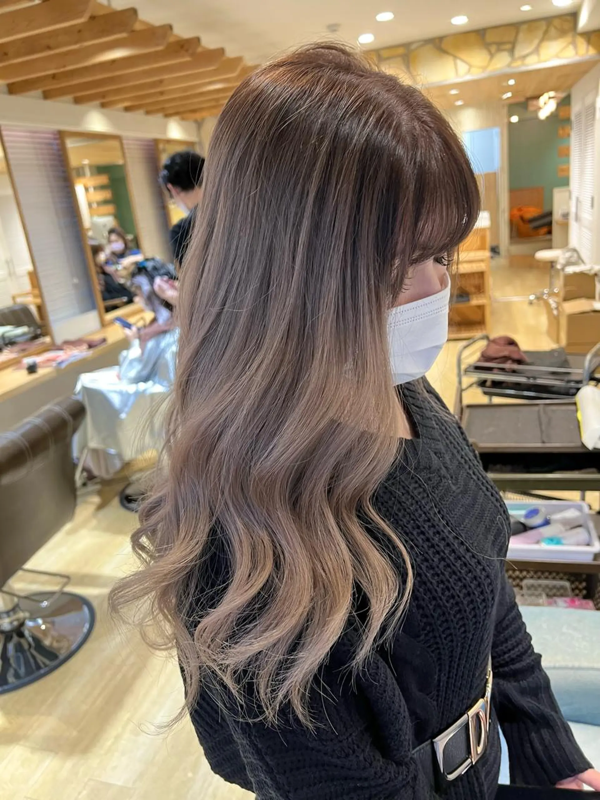 ロング レイヤーカット ヘアカラー トリートメント 渋谷ハイトーン/ デザインカラー阿部のヘアスタイル