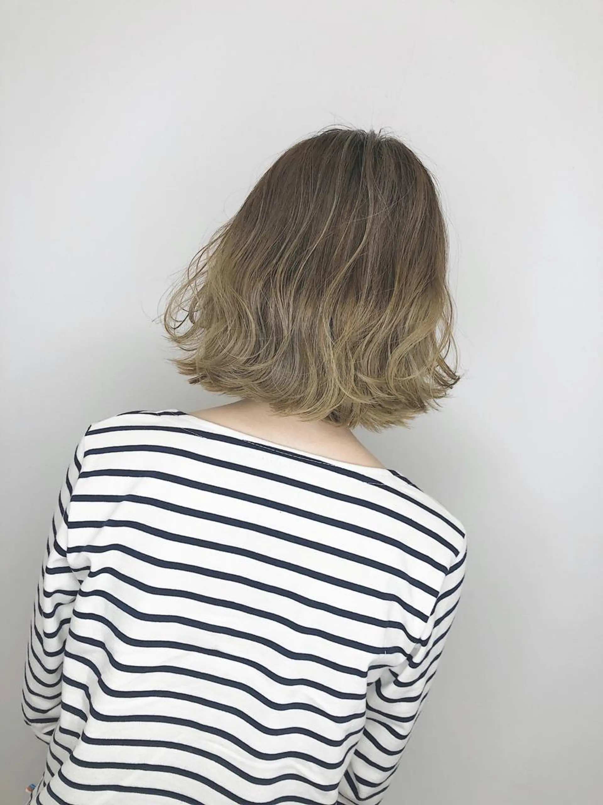 ショート アッシュ レイヤー×縮毛矯正 深見 拓のヘアスタイル