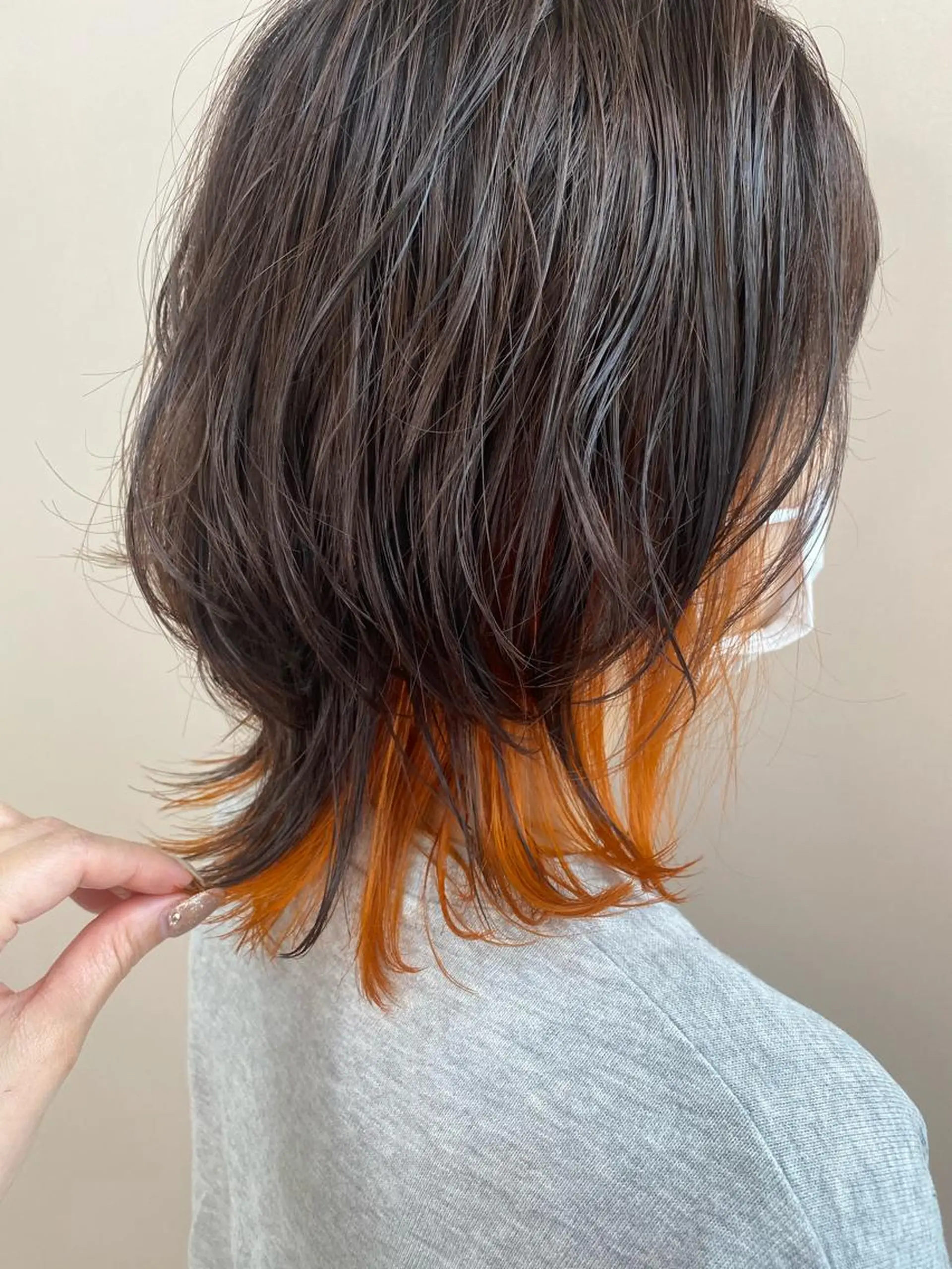 ショート カラー インナーカラー オレンジ ベージュ/インナー カラー🤍Rieのヘアスタイル