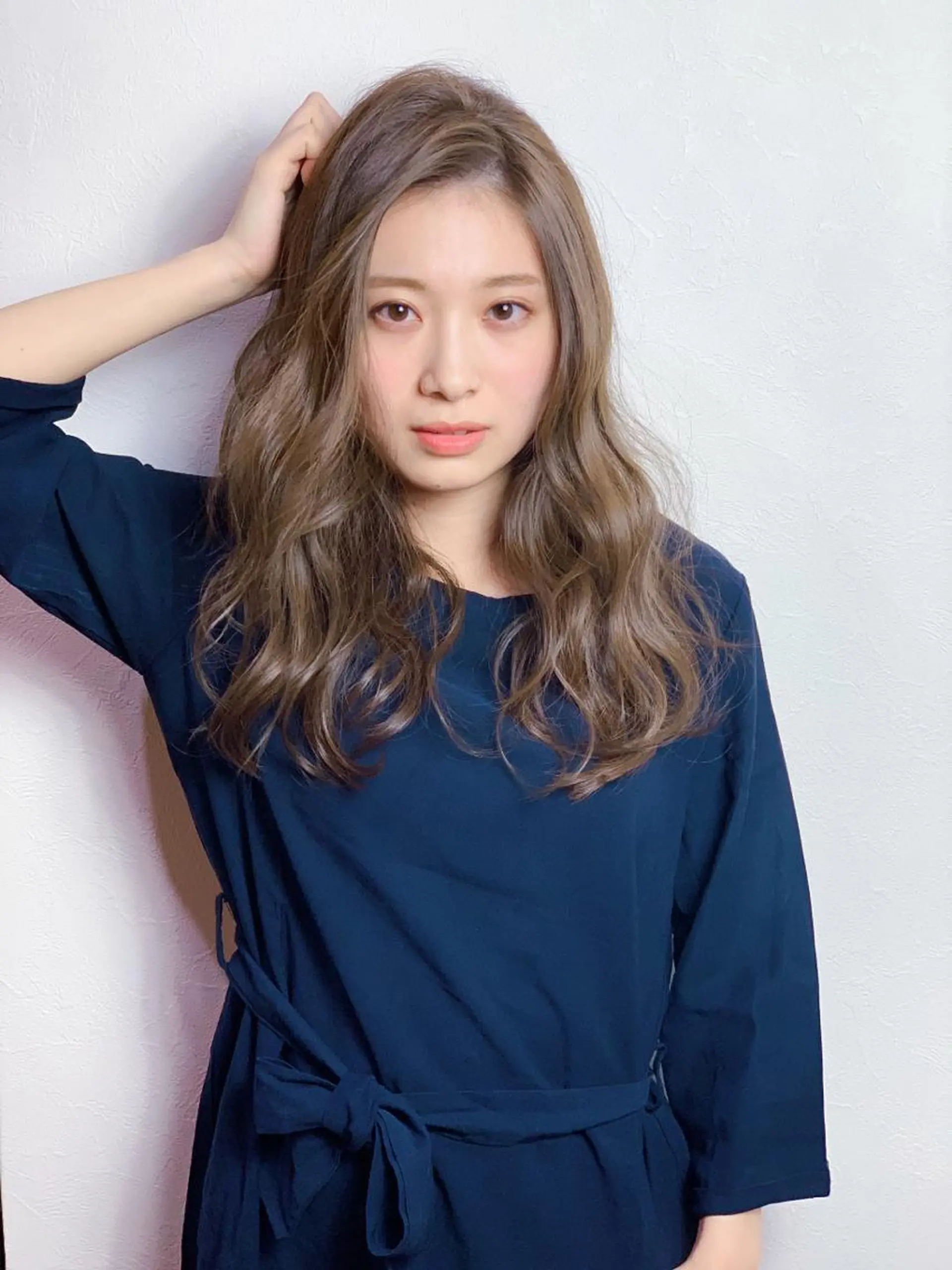 セミロング カラー ヘアアレンジ セミロングパーマ アッシュ ベージュカラー グレージュ ハイライトカラー ヘアカラー トリートメント Relación / レラシオン所属・岩崎 克秀のヘアスタイル