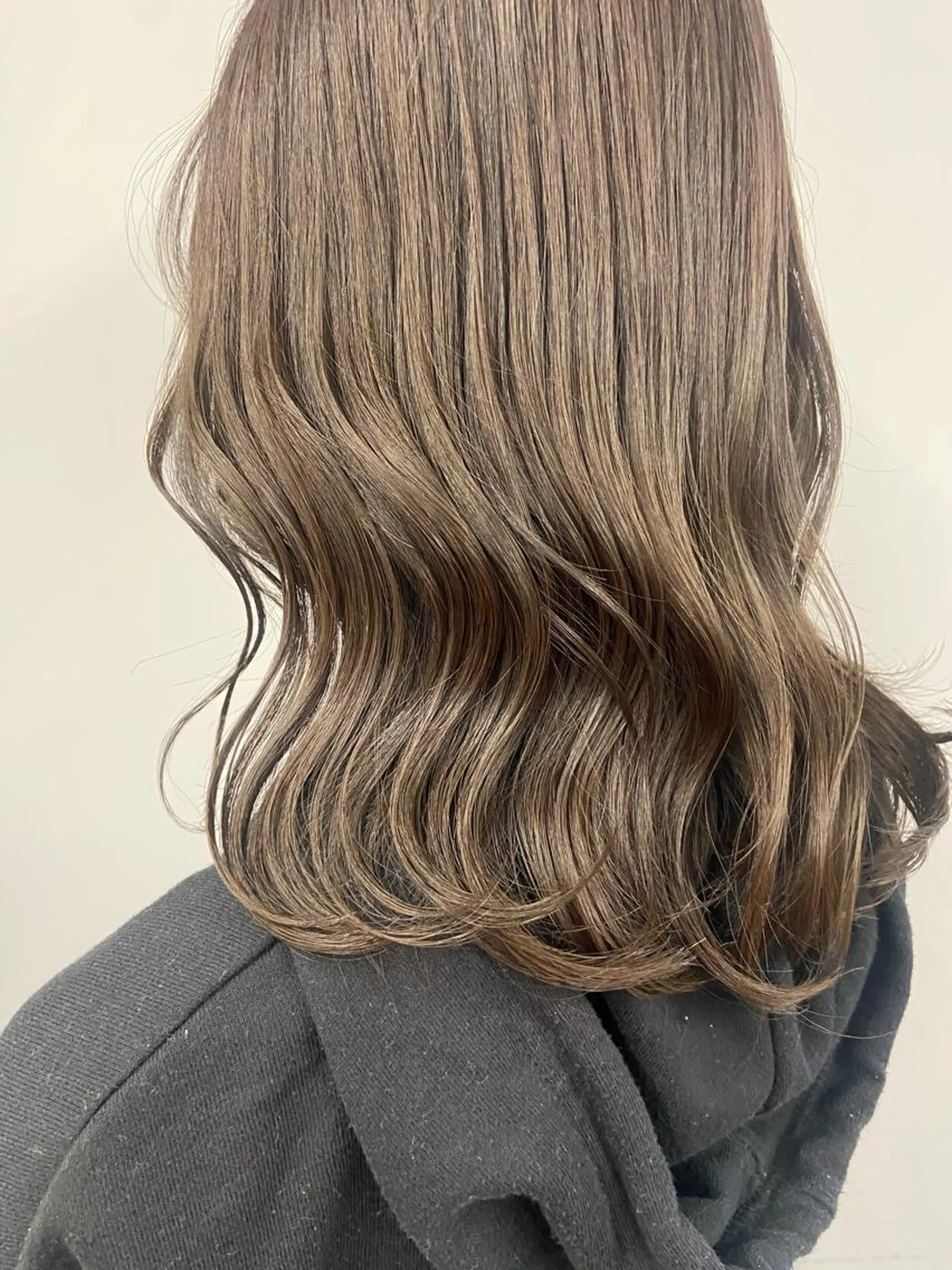 セミロング カラー natsumi / N°ariaのヘアスタイル