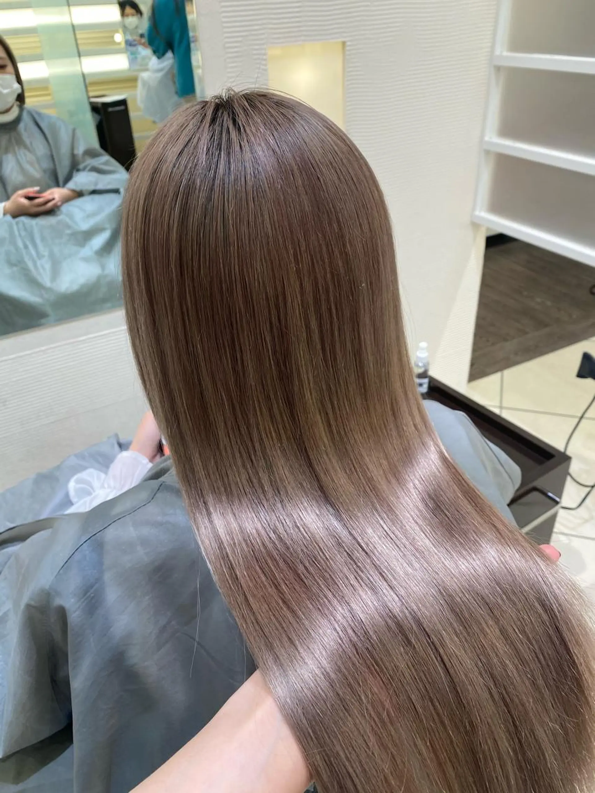 ロング カラー ベージュカラー ハイトーンカラー ホワイトベージュ トリートメント 銀座メンズ専門🖤 小島奈々のヘアスタイル