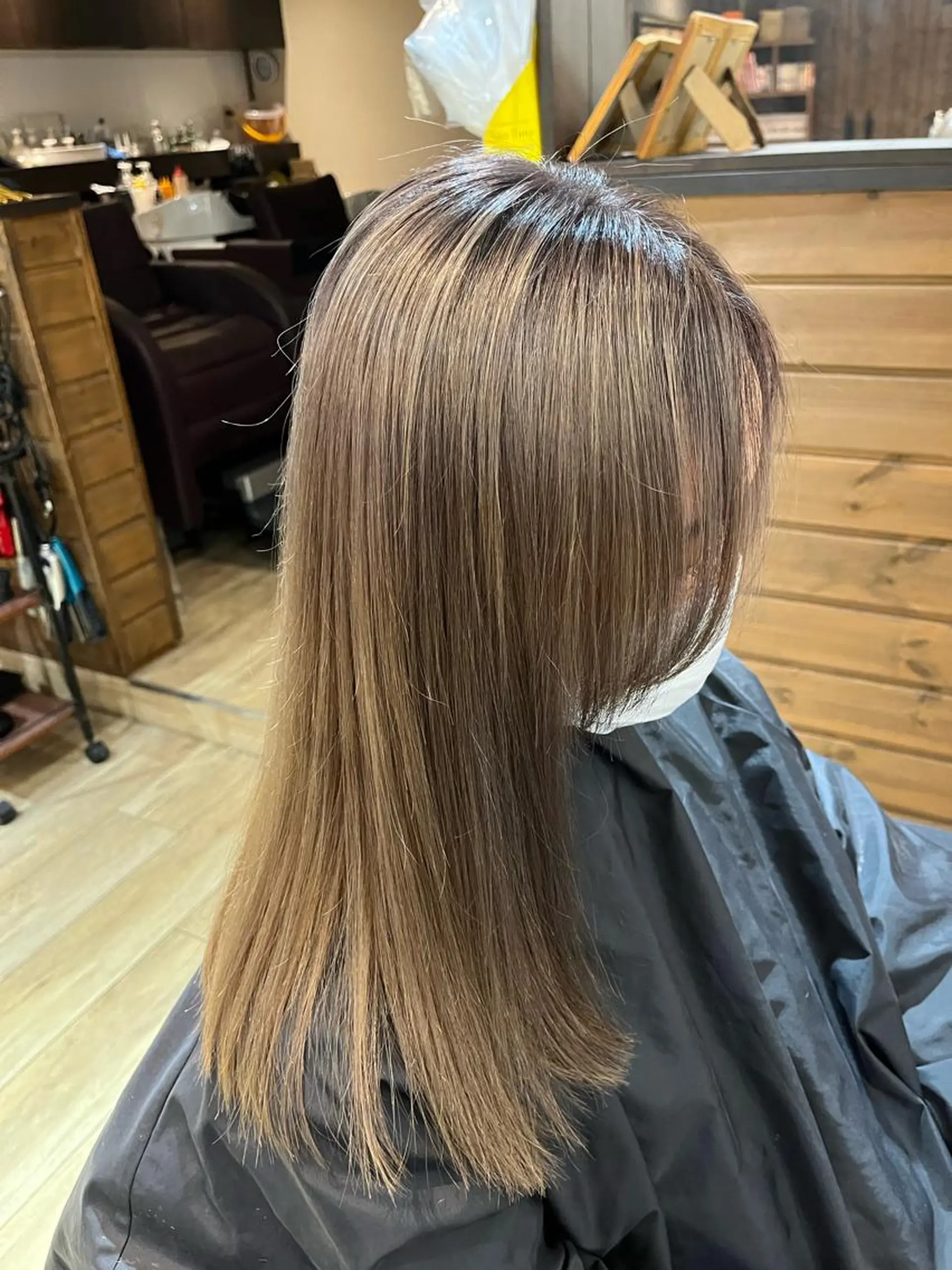 セミロング カラー ブリーチ ブリーチなしカラー 縮毛矯正 ヘアカラー VOYAGE所属・中園 康のヘアスタイル