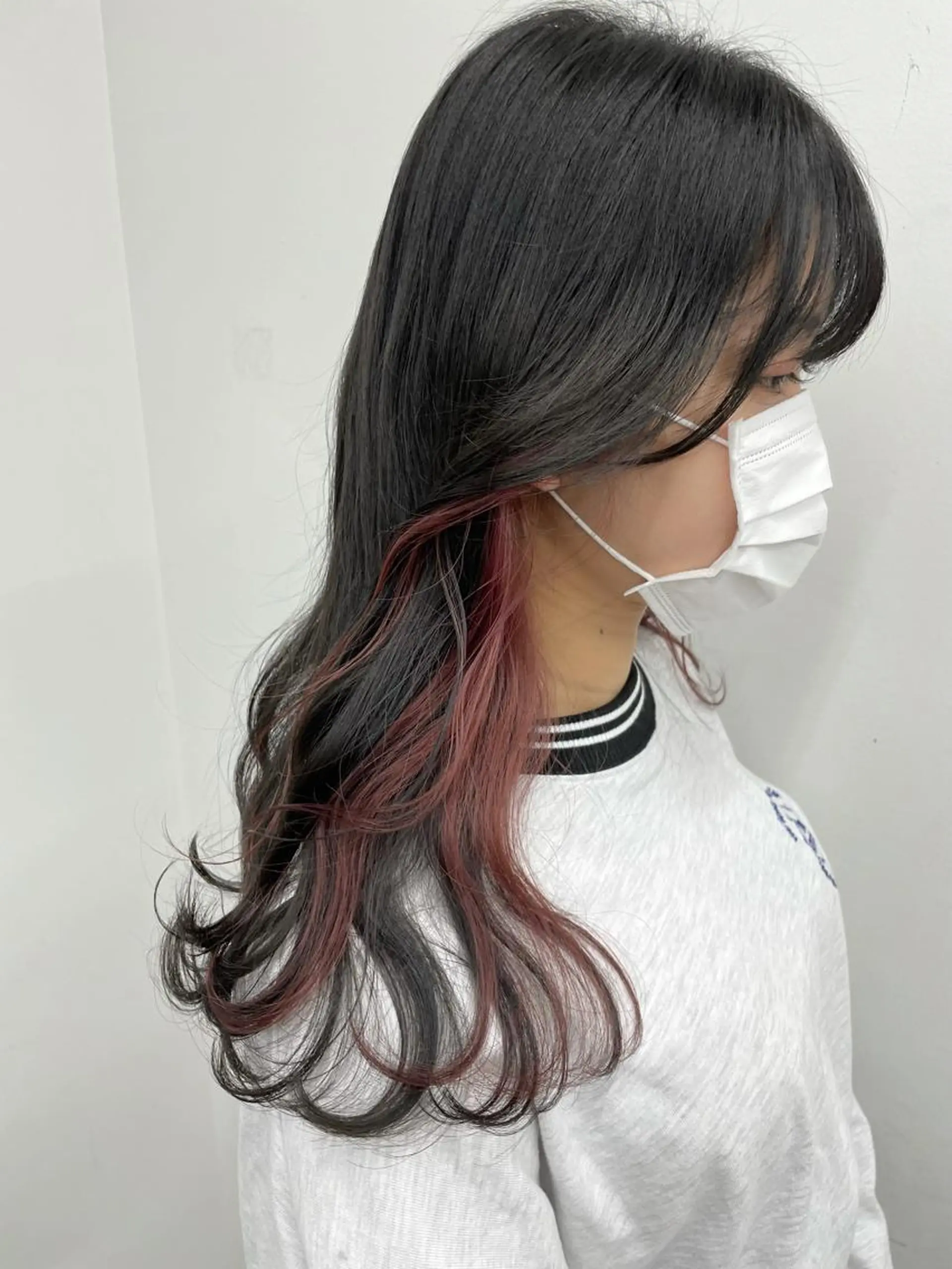 ミディアム カラー ヘアアレンジ ブリーチ イヤリングカラー レッドカラー ヘアカラー トリートメント 🦄インナーカラー 🦄貫井彩花のヘアスタイル