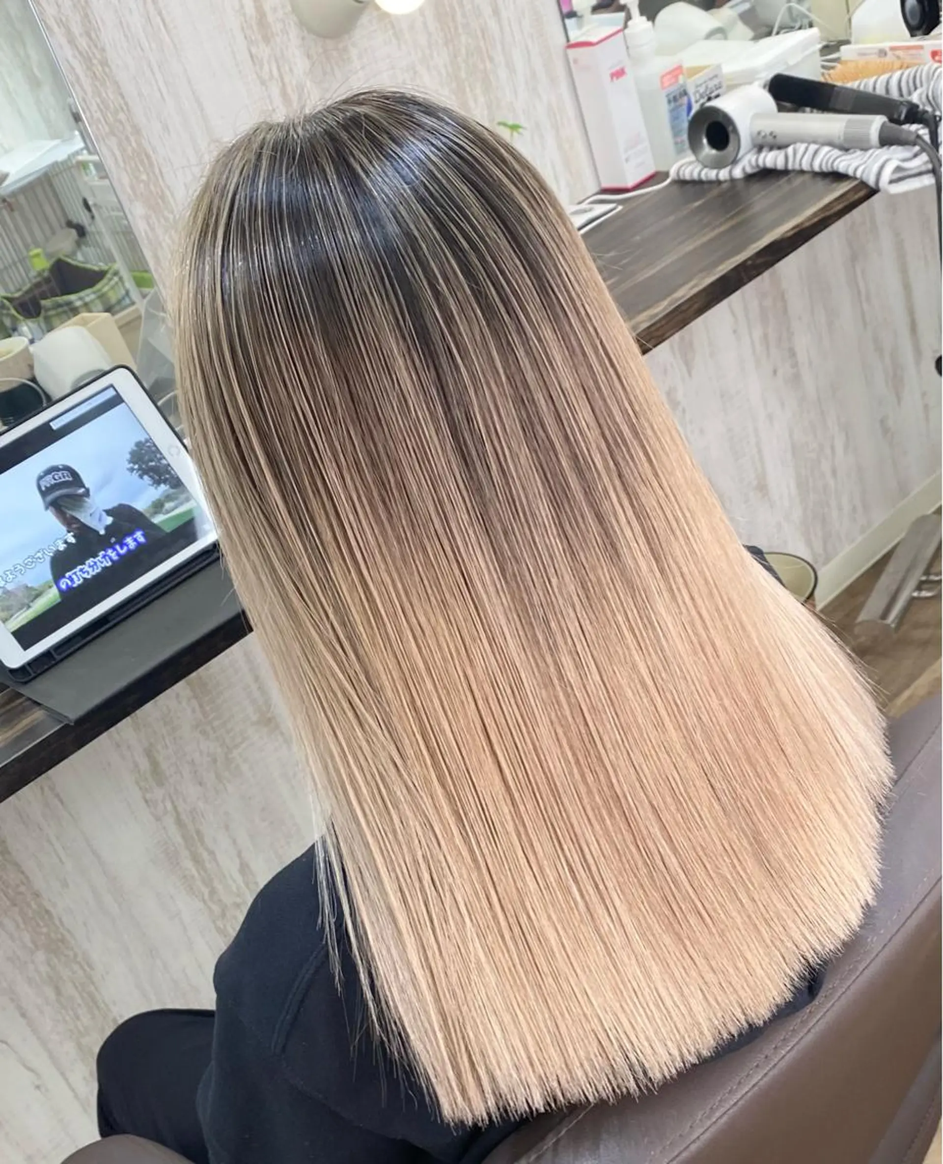 セミロング カラー バレイヤージュ レイヤーカット プライベートサロン LyoN/RYOTAのヘアスタイル
