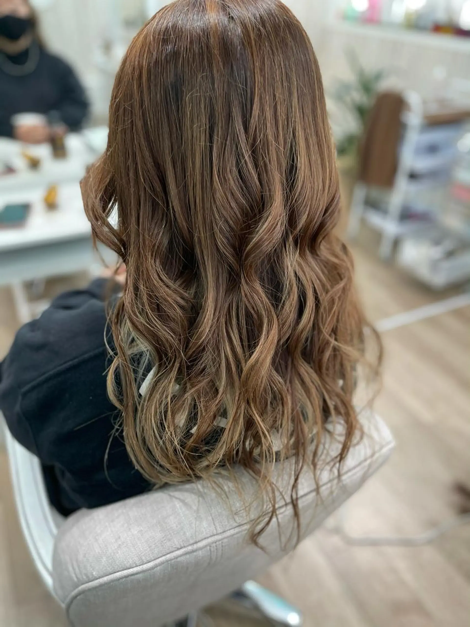 ロング ハイライト ヘアカラー 🐆アンドウ チカコ🦓のヘアスタイル