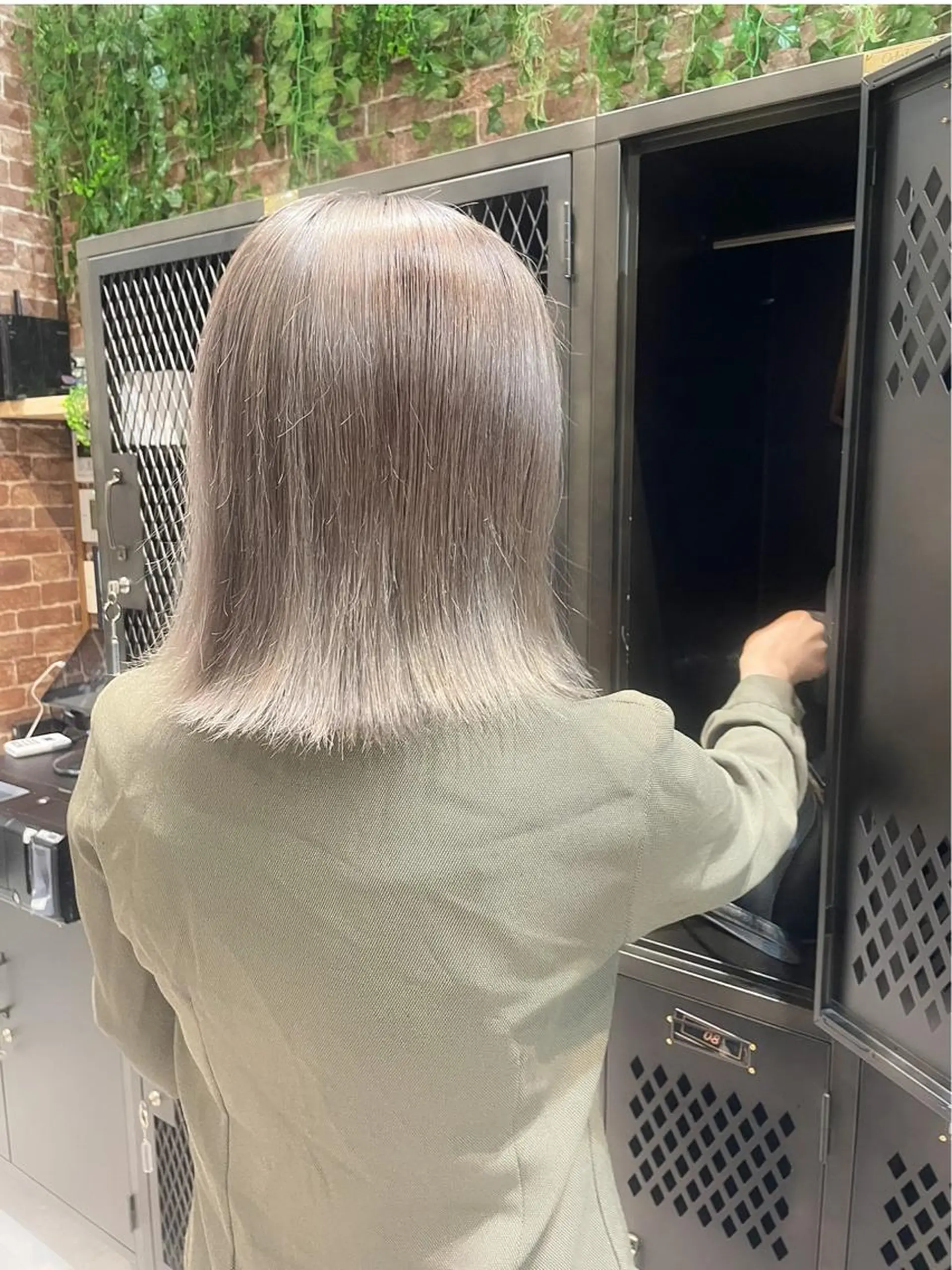 ミディアム ミディアムパーマ ボブ デート ハイライト 髪質改善 ヘアカラー トリートメント 【20代ダメージ毛に 髪質改善】のヘアスタイル