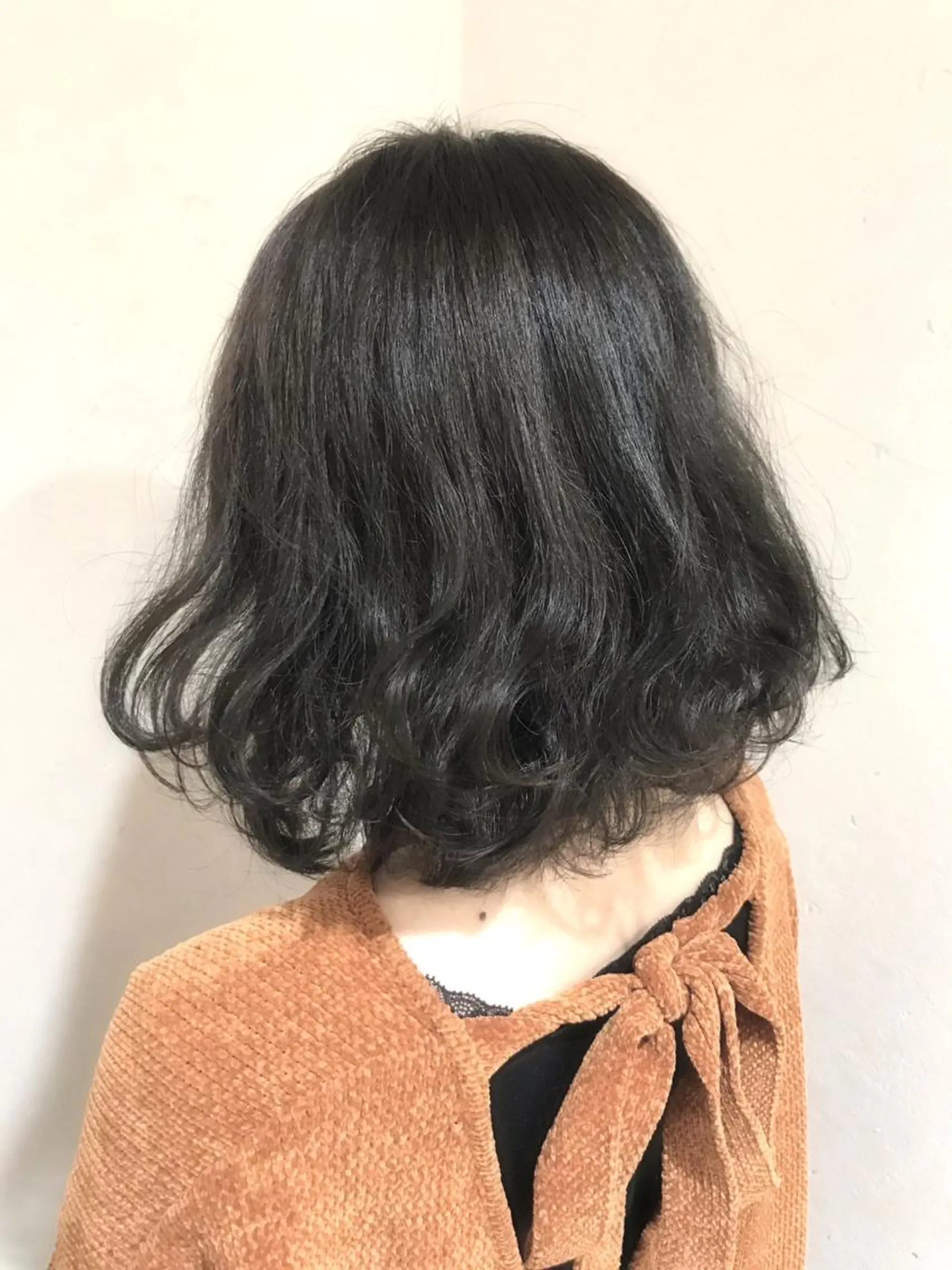 ミディアム カラー パーマ ヘアアレンジ ダークグレー イルミナカラー filo byFeria渋谷所属・縮毛矯正/美髪 髪質改善/石田幸輔のヘアスタイル