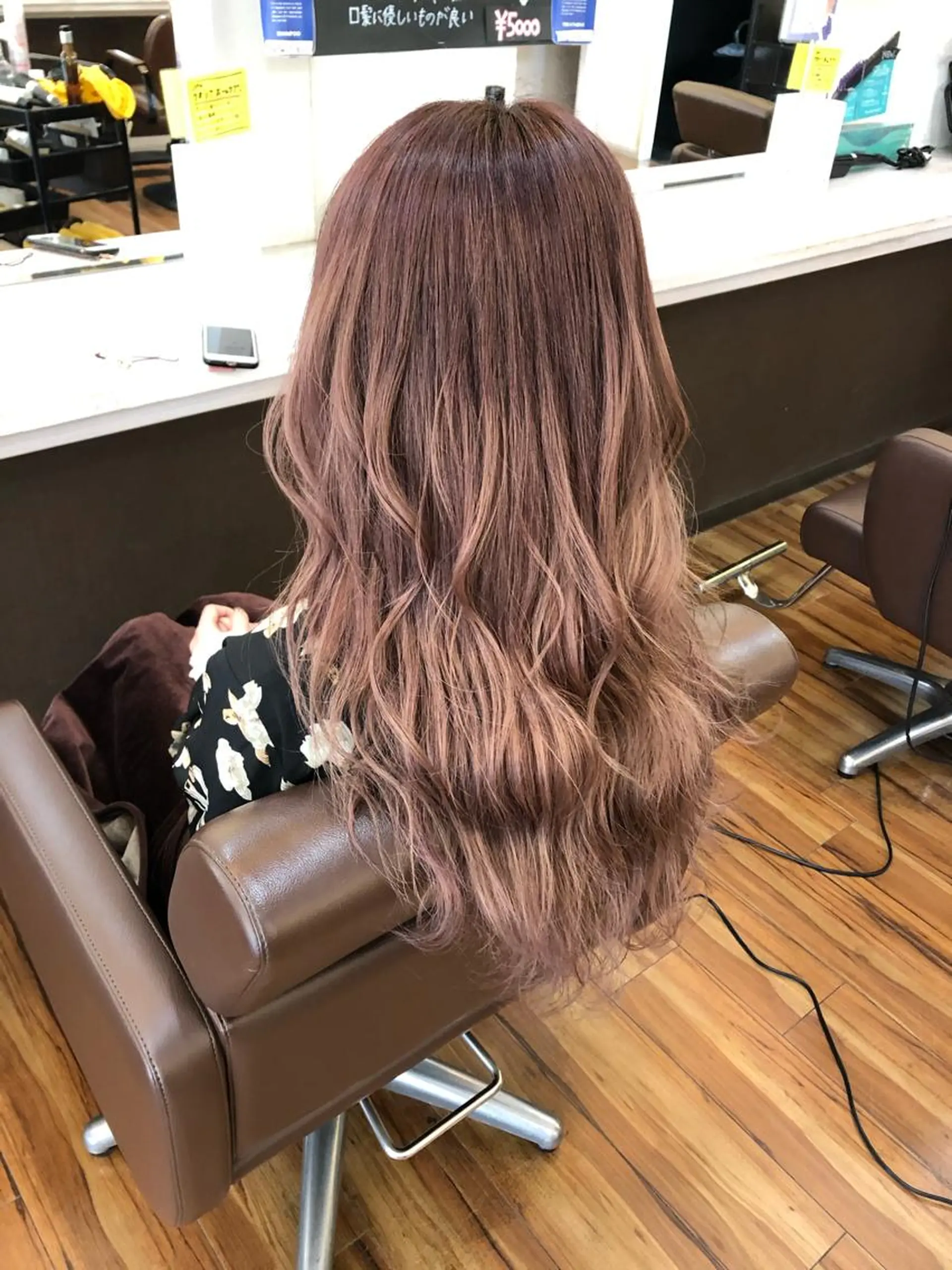 ロング カラー ヘアカラー トリートメント Well's TAIGAのヘアスタイル