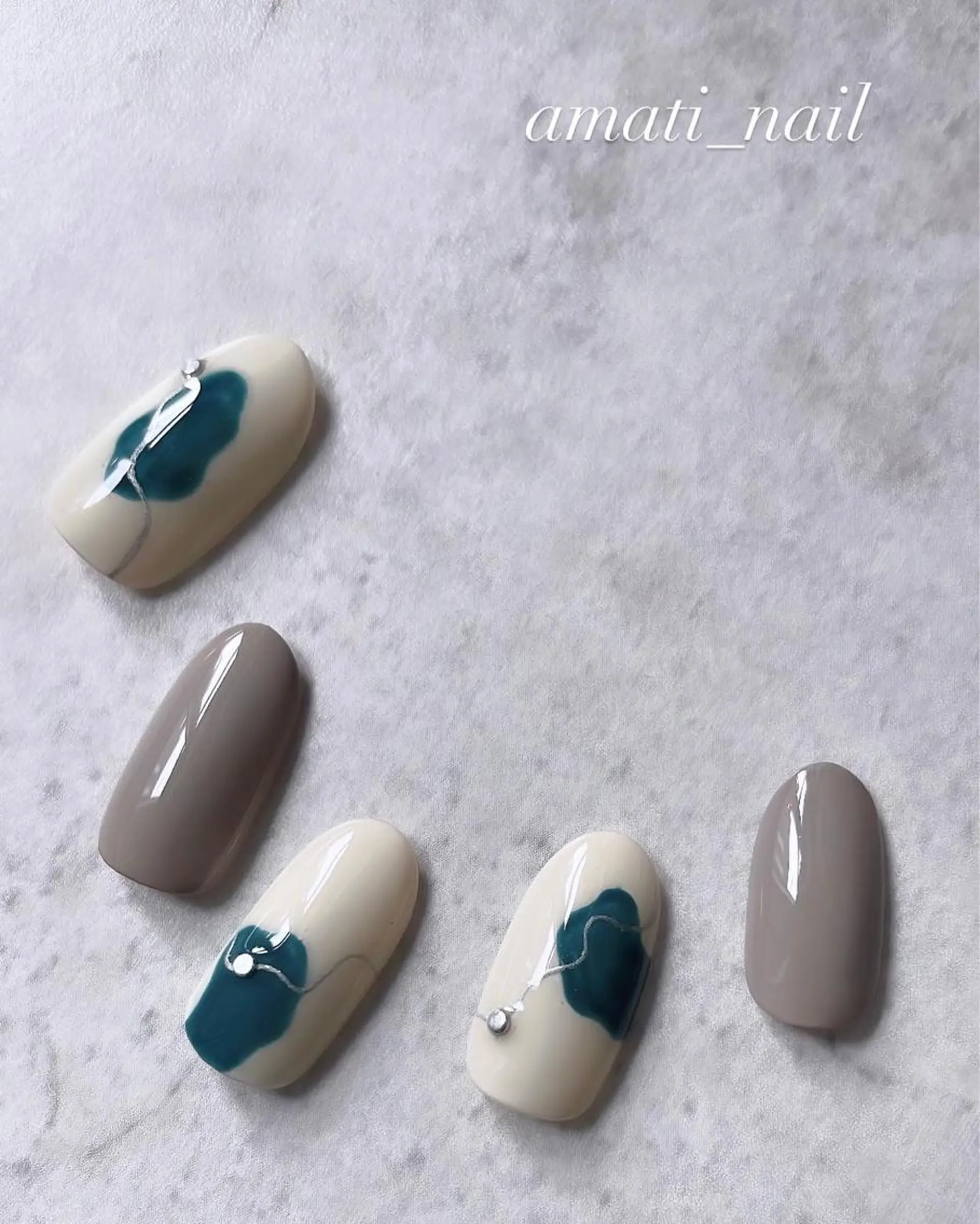 ネイル アニマル柄 マグネットネイル ミラーネイル ニュアンスネイル ワンカラーネイル ハンドネイル amati_nail TAKAKOのネイルデザイン