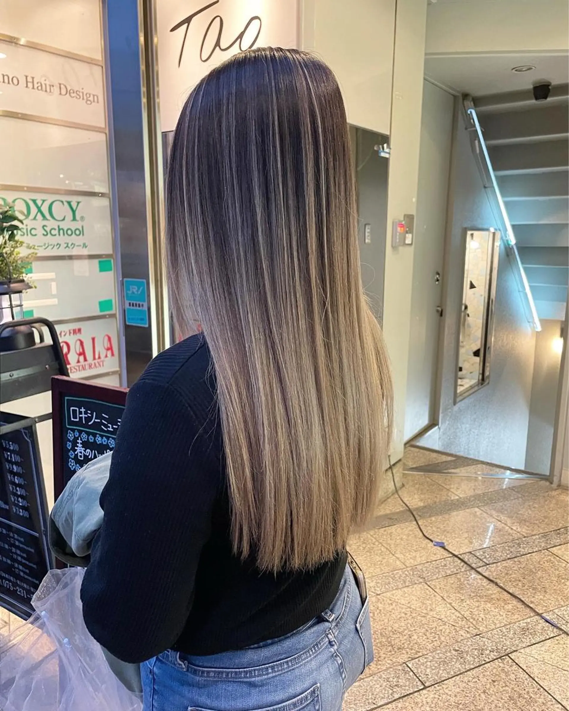 ロング カラー バレイヤージュ ベージュカラー レイヤーカット ヘアカラー トリートメント Tao所属・藤川 大智のヘアスタイル