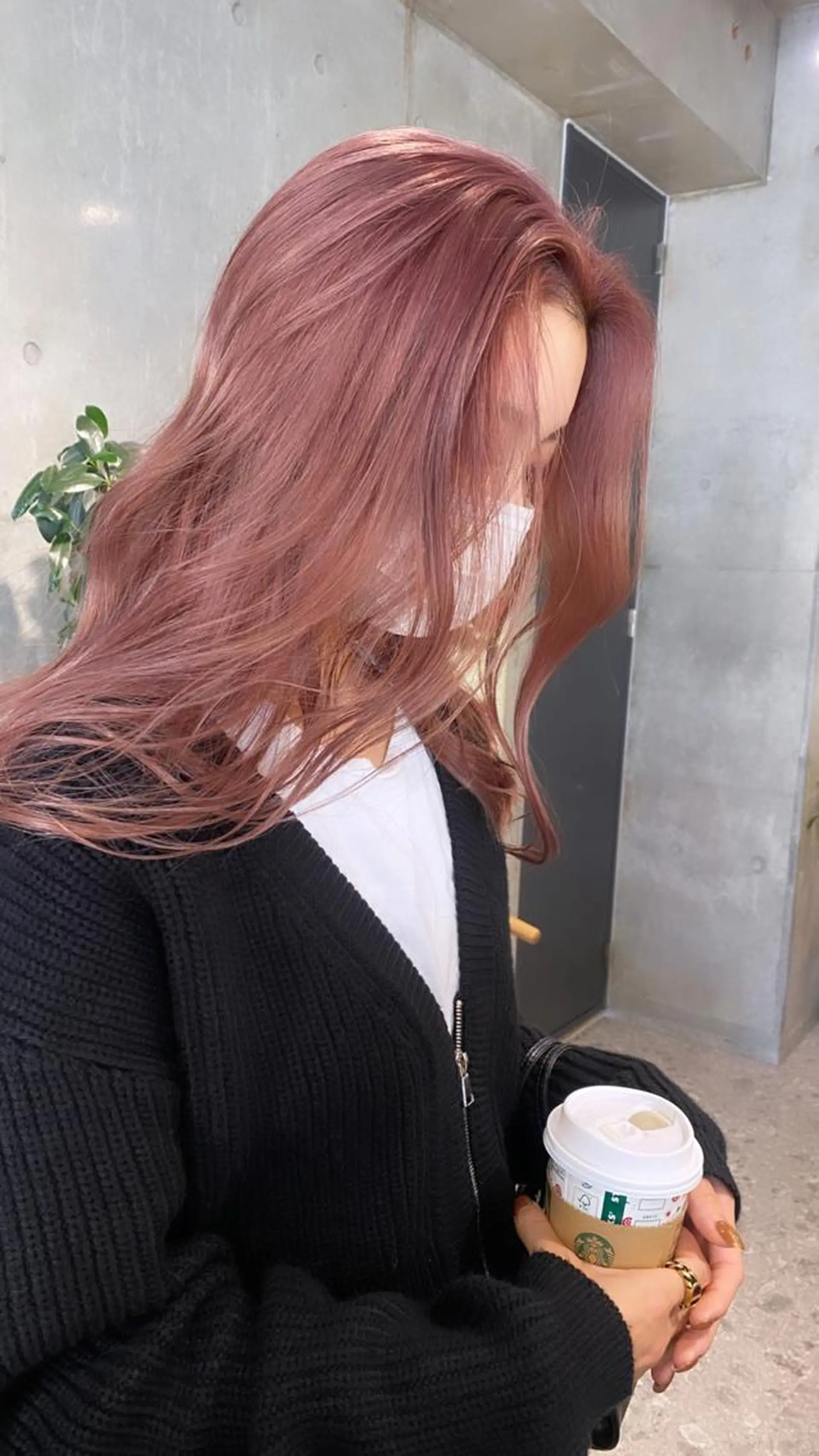 ロング ヘアカラー まお♡レイヤーカット 耳ツボジュエリーのヘアスタイル
