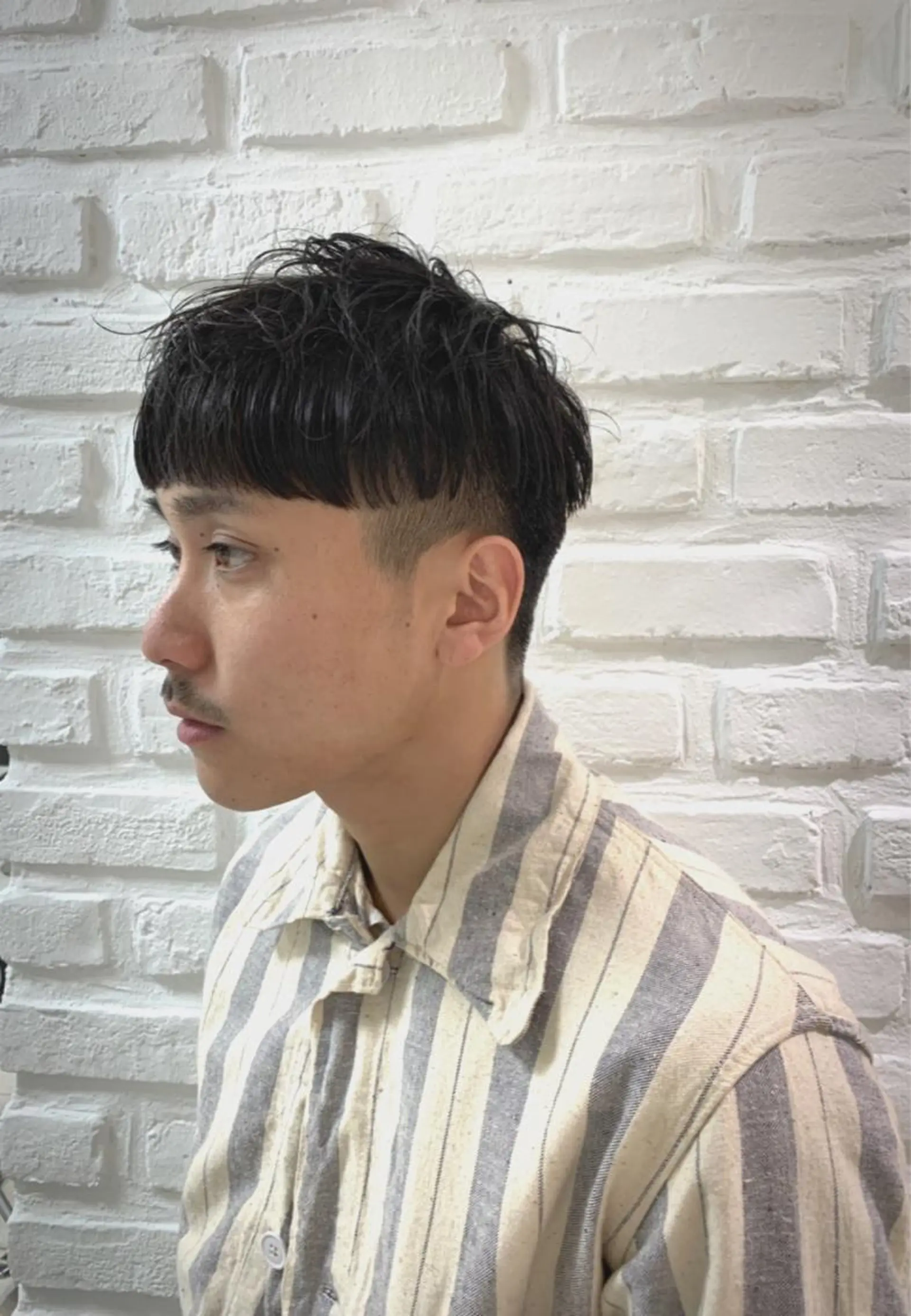 ショート メンズ 刈り上げ オン眉 カット 【デザインカラー】 粥川佳日望のヘアスタイル