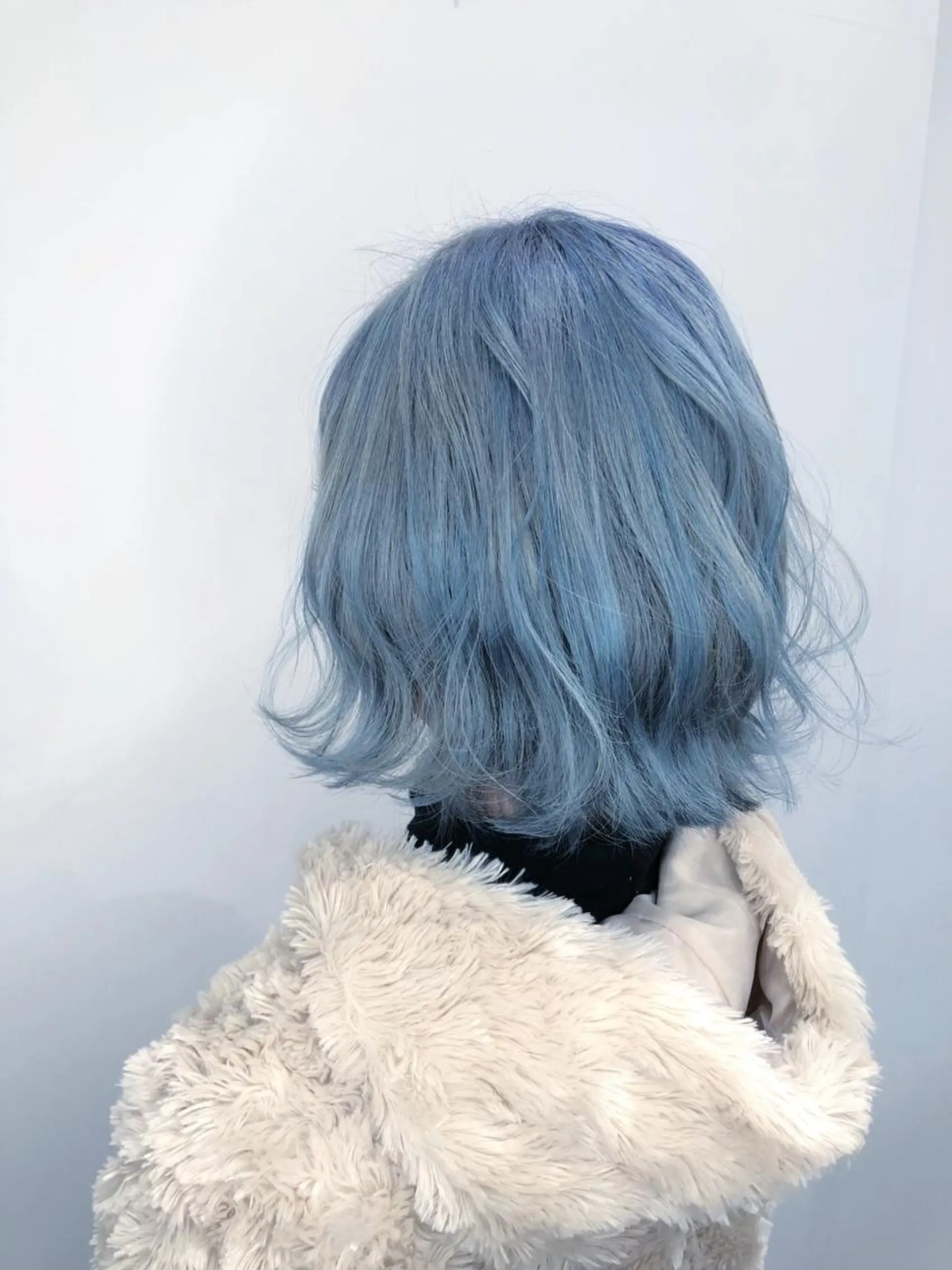 ミディアム カラー ブルーカラー  渡部 妃月のヘアスタイル
