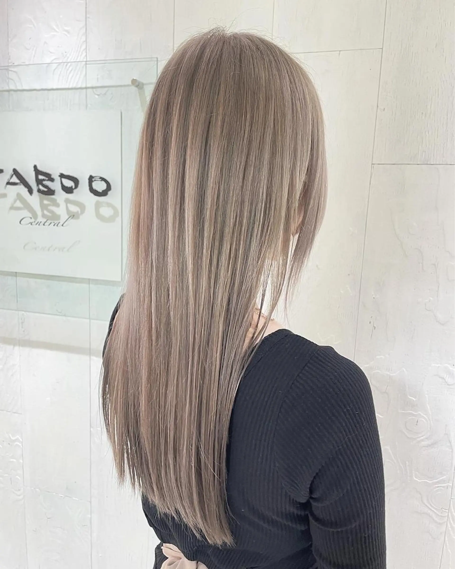 ロング カラー アッシュ ベージュカラー ブリーチ ハイトーンカラー ホワイトベージュ ヘアカラー トリートメント 河合秀明/ハイライト /インナーカラーのヘアスタイル