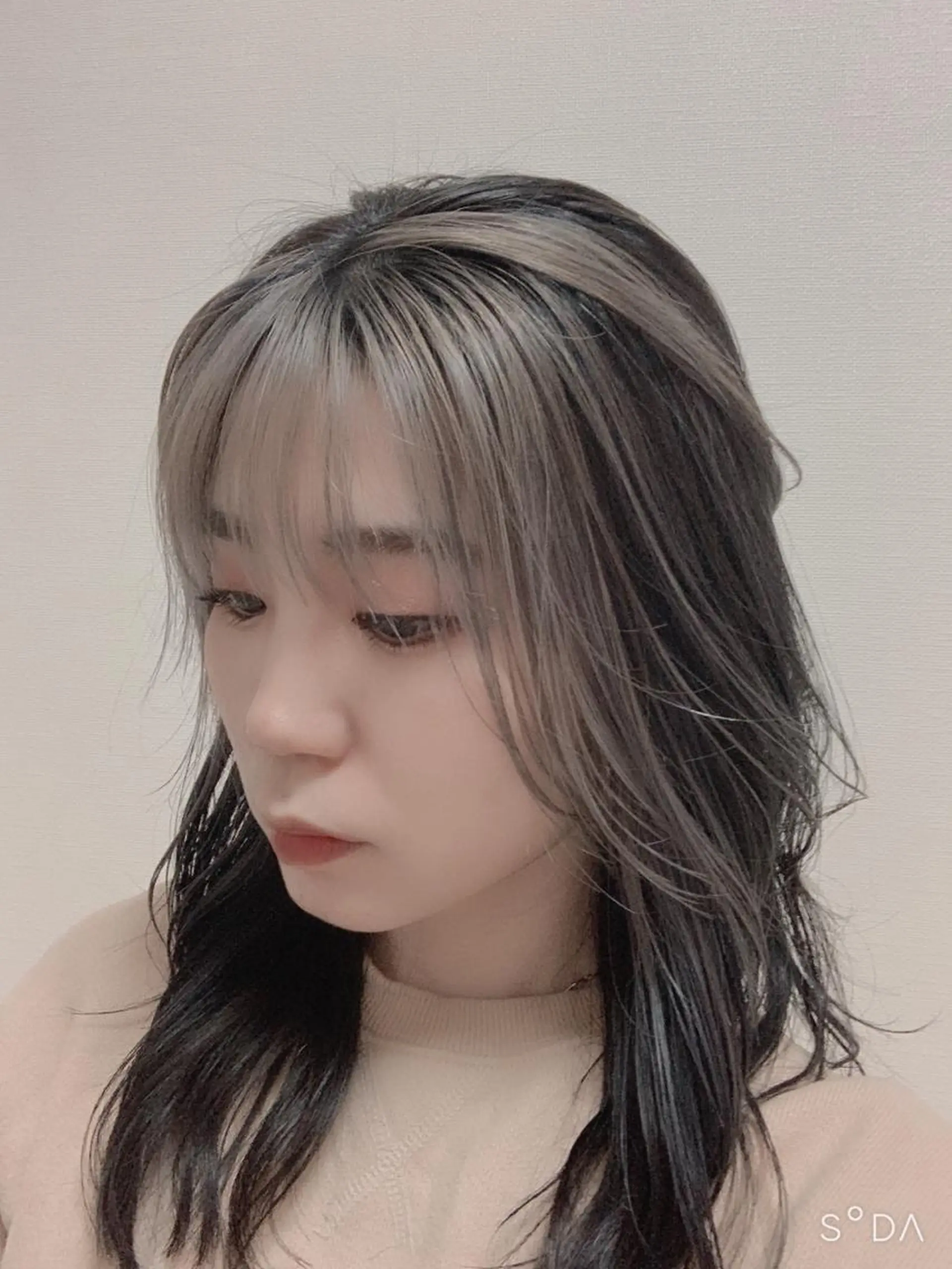 セミロング 最新韓国本場ヘア 🇰🇷榎本明日香のヘアスタイル